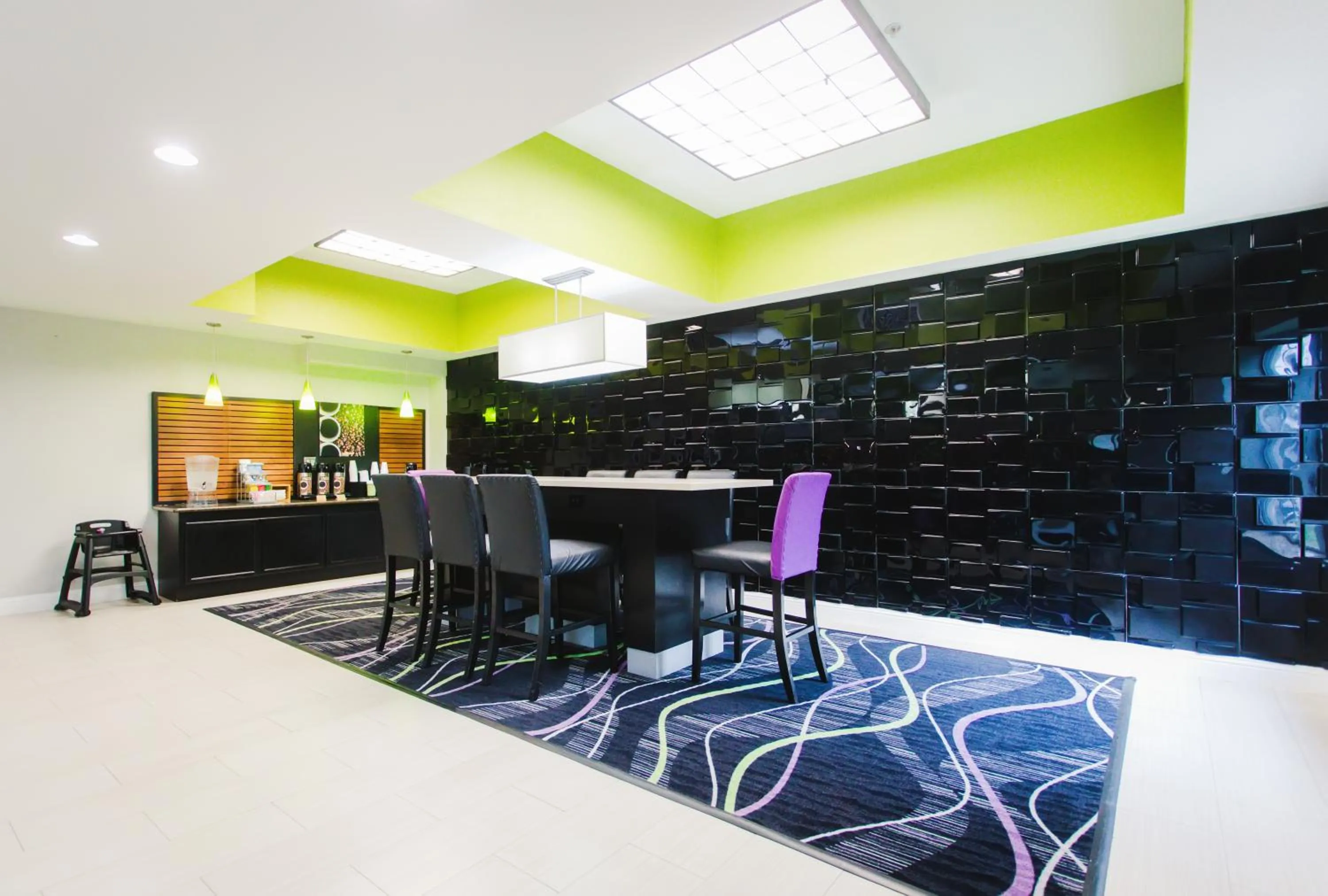 Business facilities in Palacio Royale Inn Signature Katy