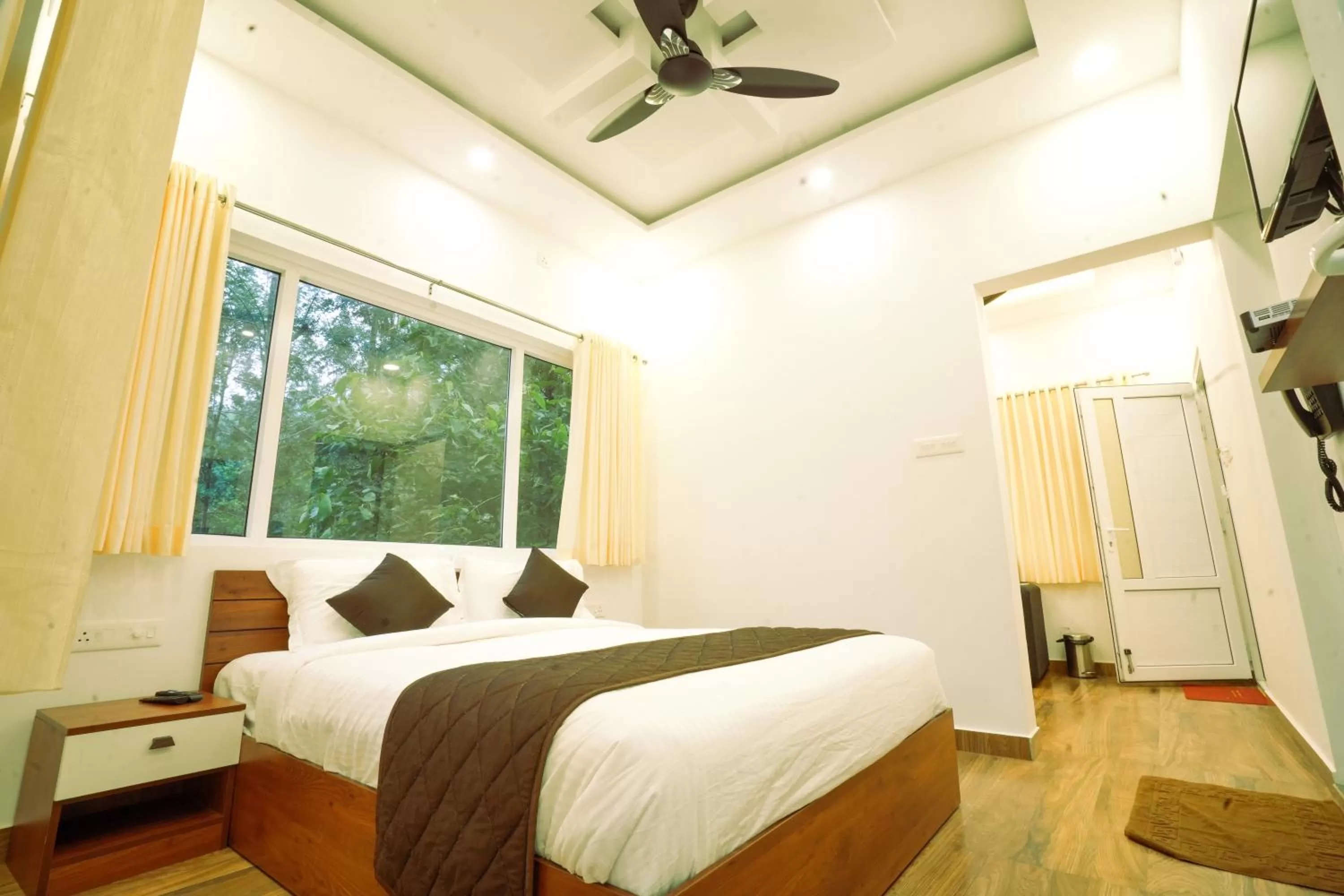 Bedroom, Bed in Misty Range Resorts