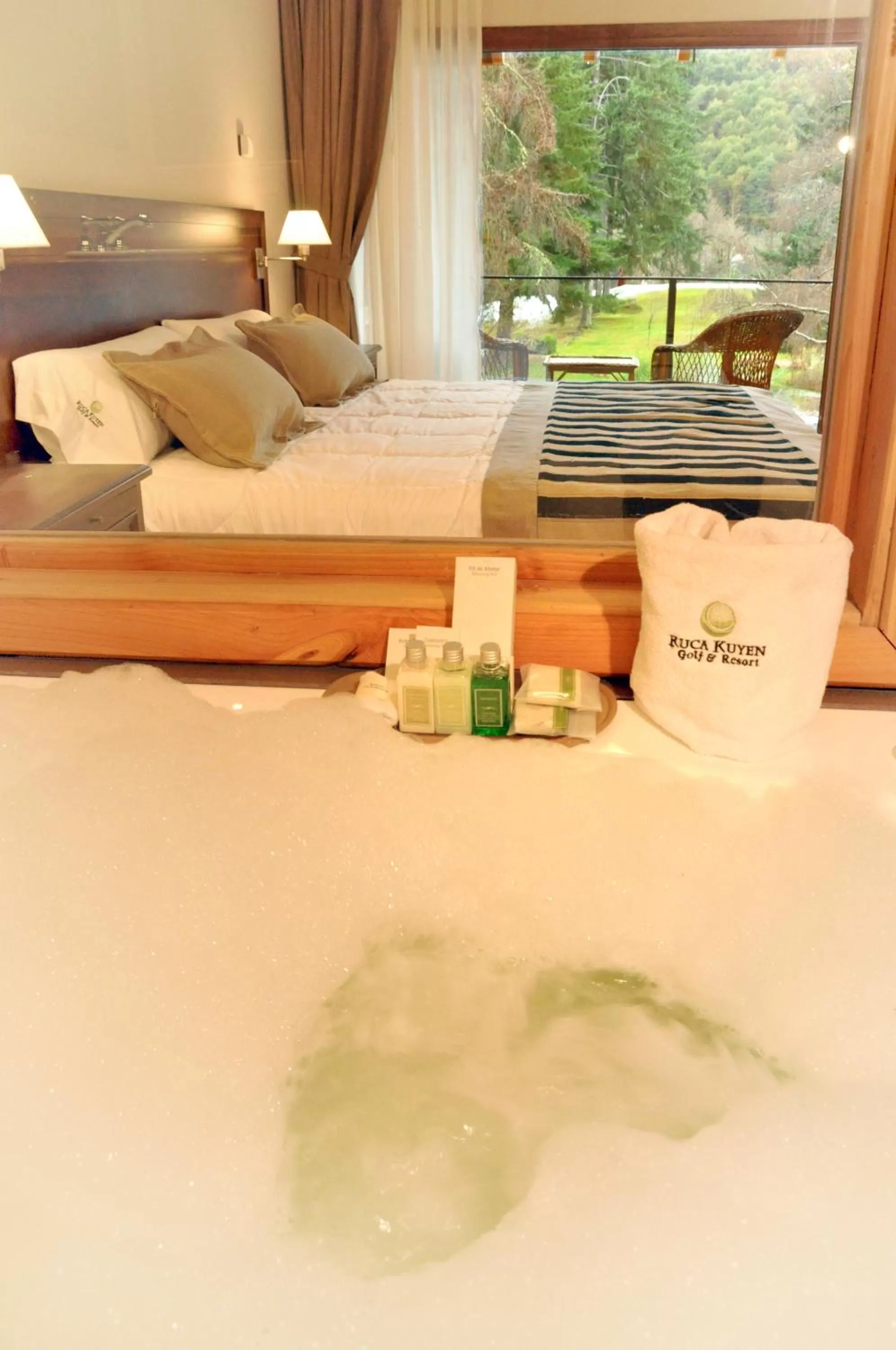 Hot Tub, Bed in Ruca Kuyen Golf & Resort