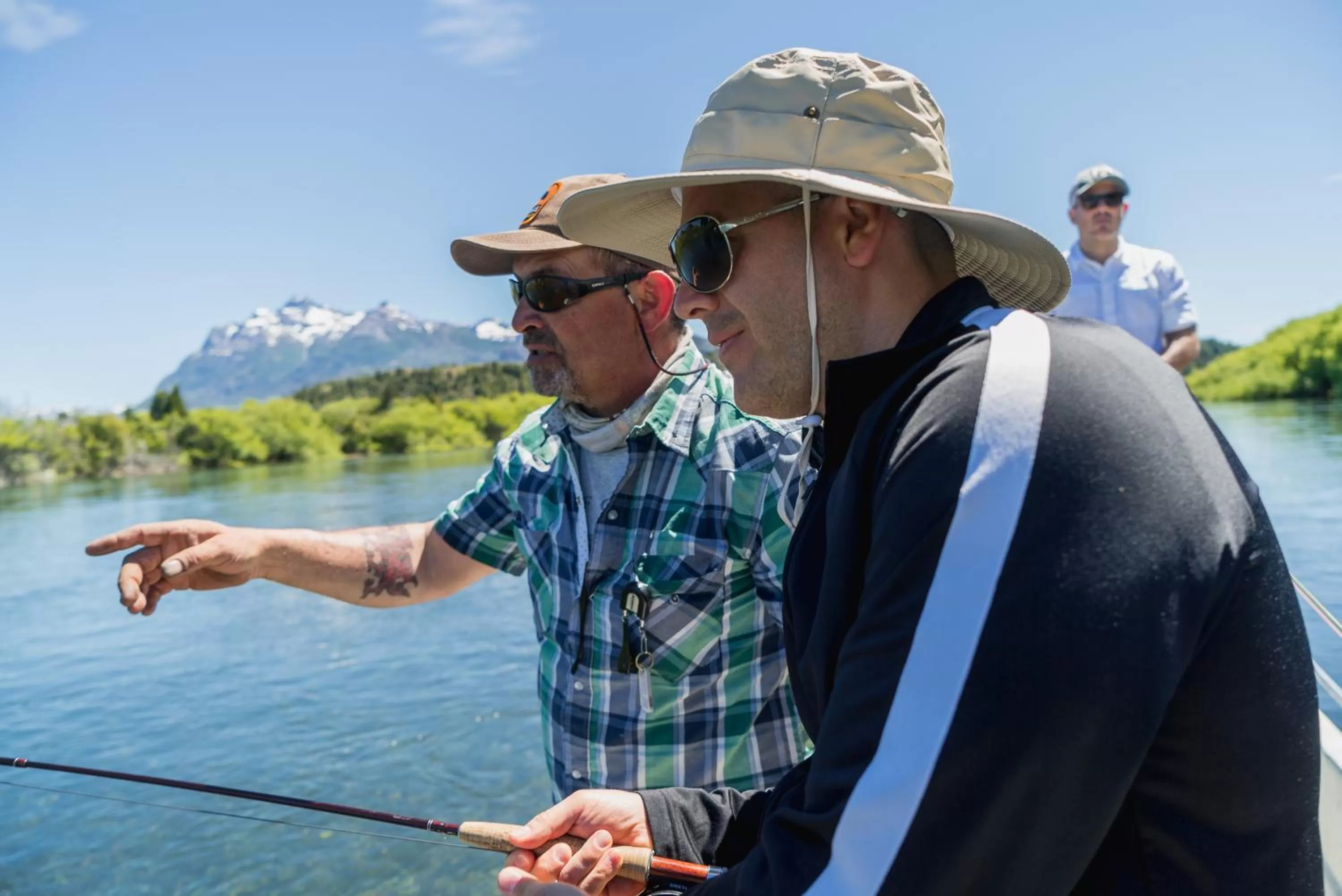 People in Challhuaquen Lodge