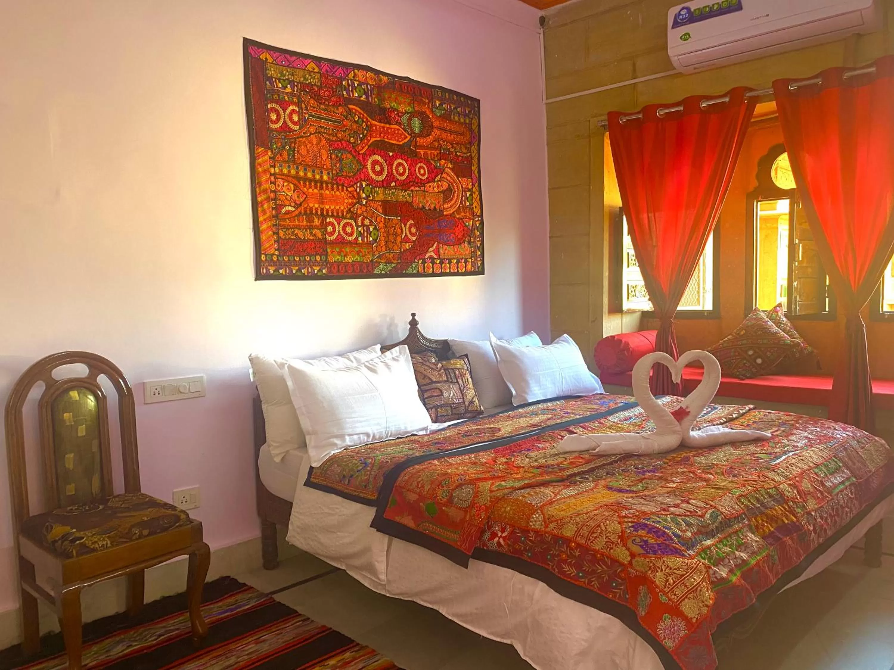 Bed in Hotel Murad Haveli