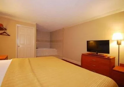 Photo of the whole room, Bed in Greenville Inn & Suites