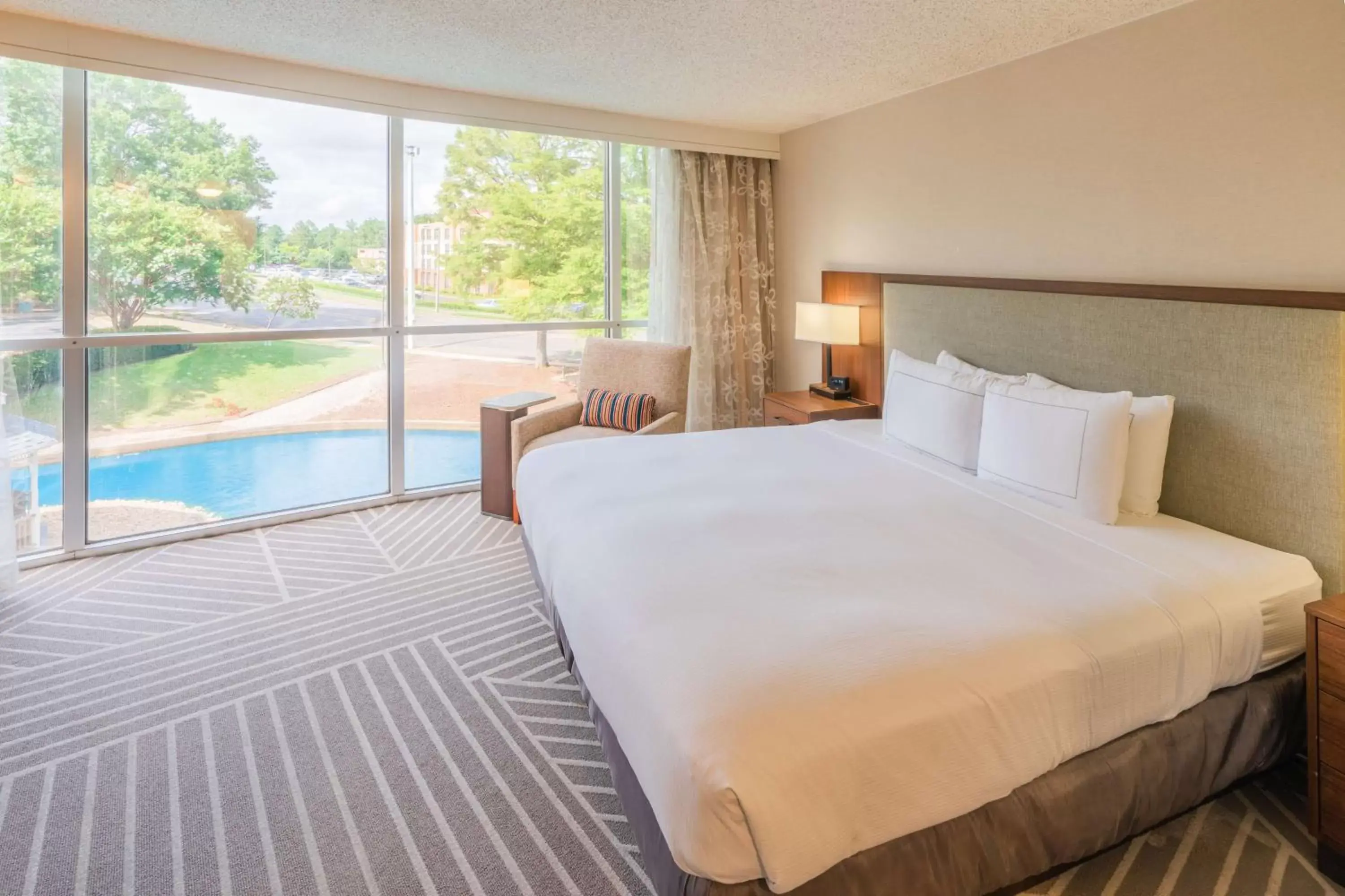 Deluxe Double Room with Two Double Beds and Roll-In Shower - Disability Access in Hilton Memphis Deluxe Double Room with Two Double Beds and Roll-In Shower - Disability Access in Hilton Memphis