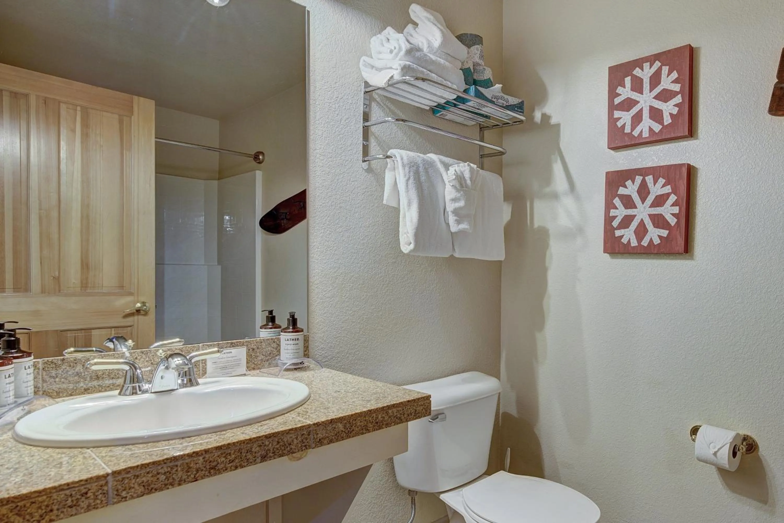 Bathroom in Gateway Mountain Lodge by Keystone Resort