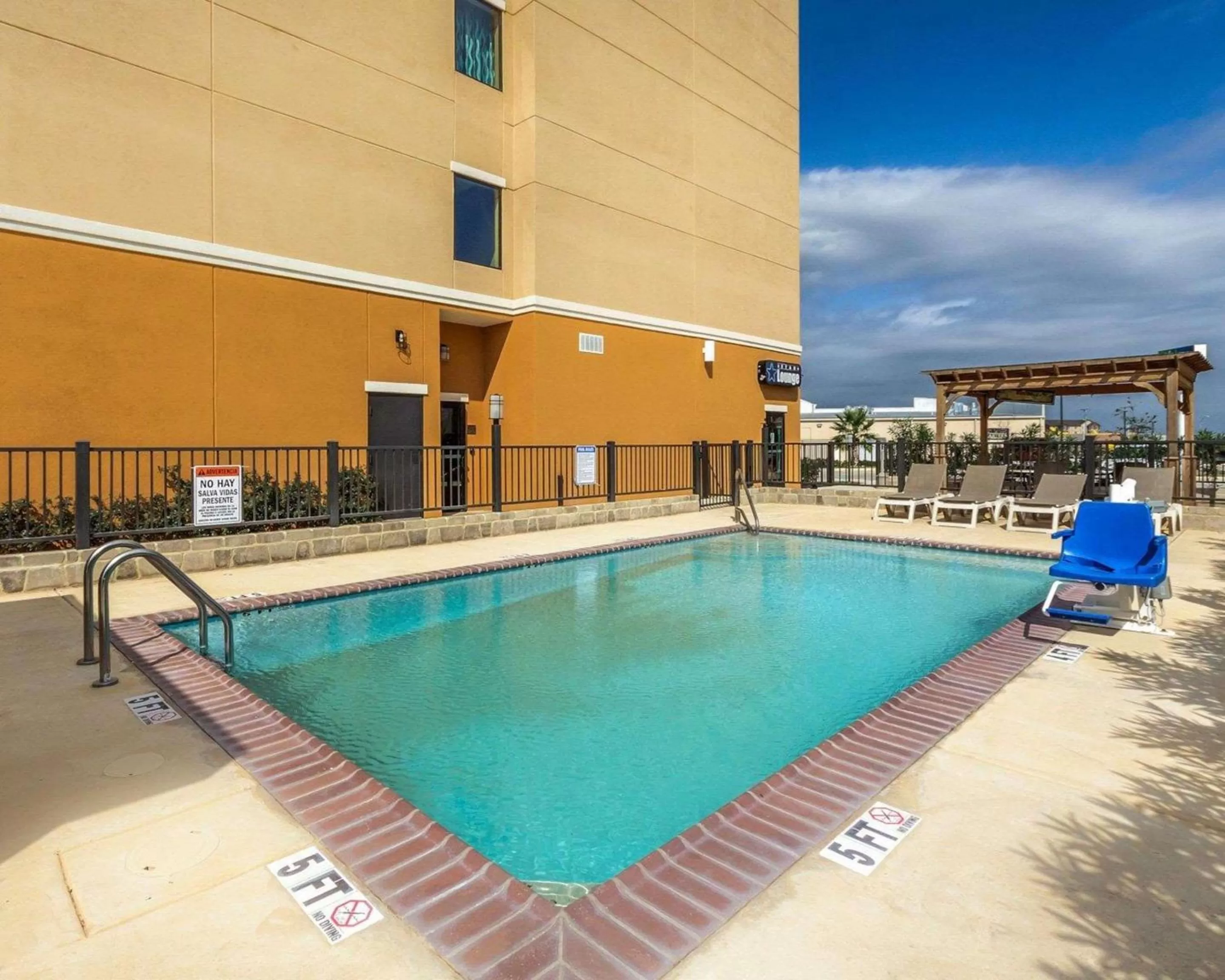 On site in Comfort Suites Cotulla near I-35