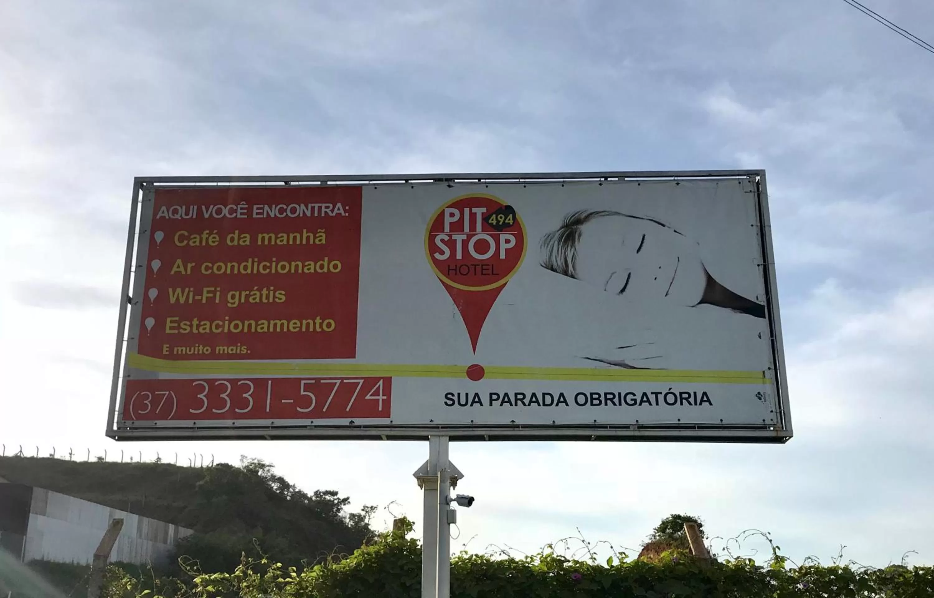 Property logo or sign in Hotel Pit Stop Oliveira-MG