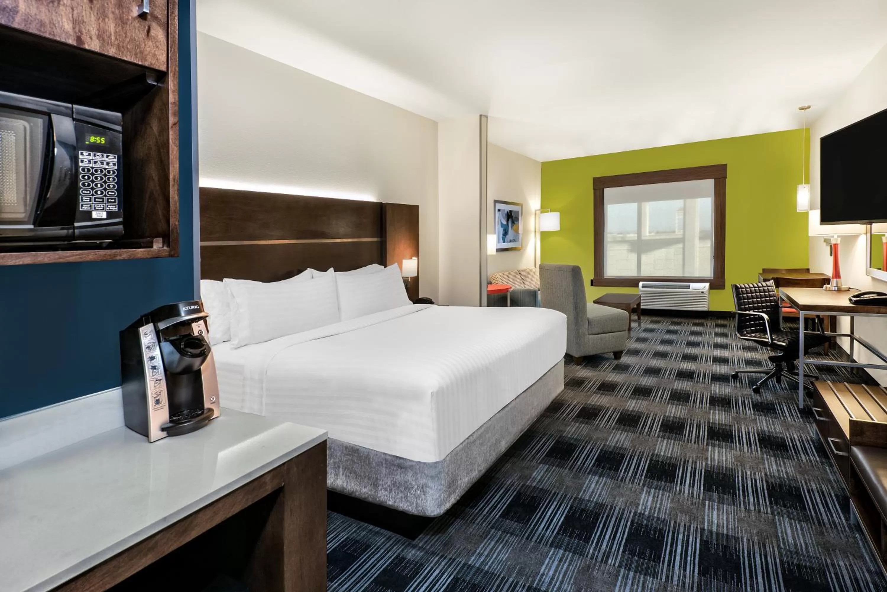Photo of the whole room, Bed in Holiday Inn Express & Suites Round Rock - Austin N by IHG