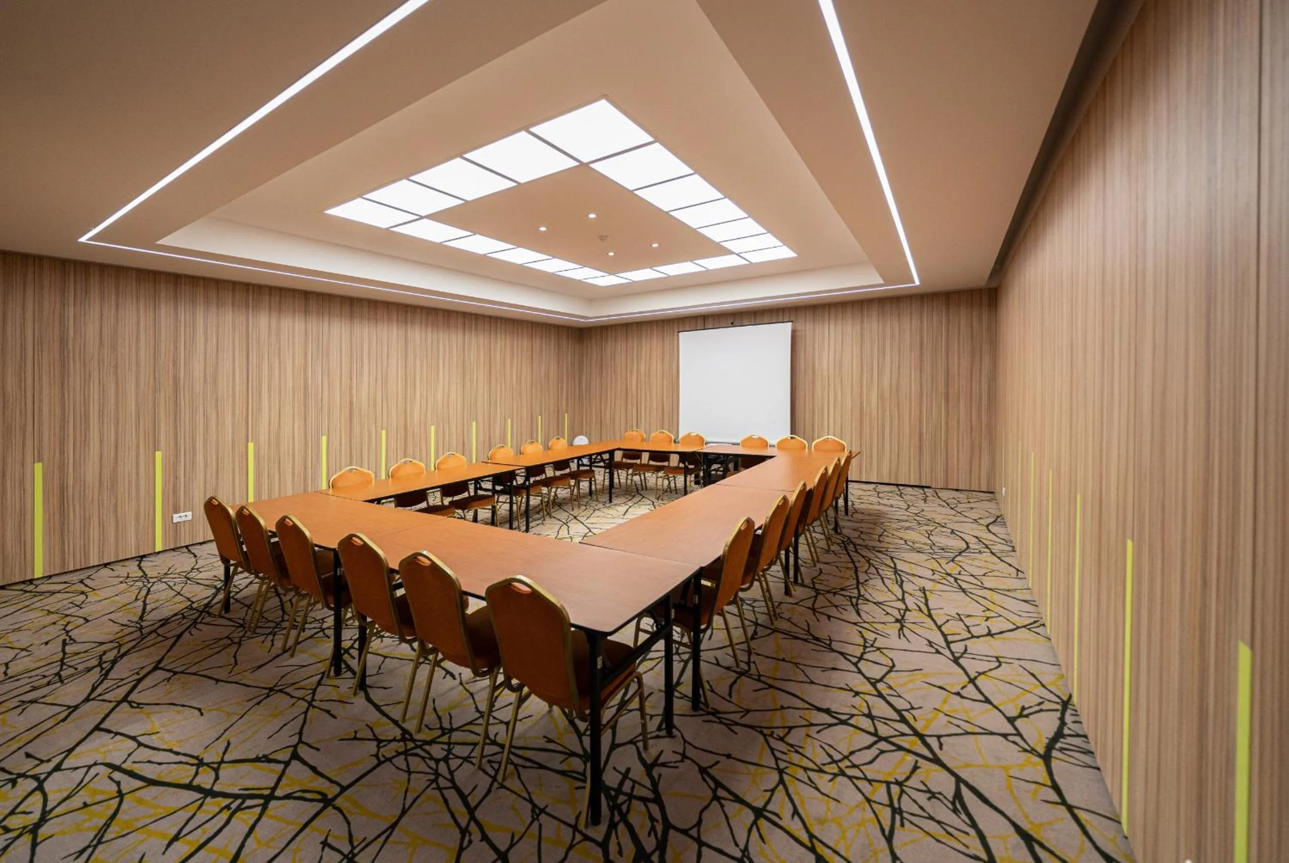 Business facilities in Hotel International