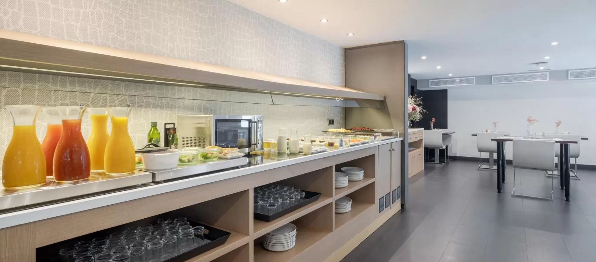 Buffet breakfast in Ilunion Almirante