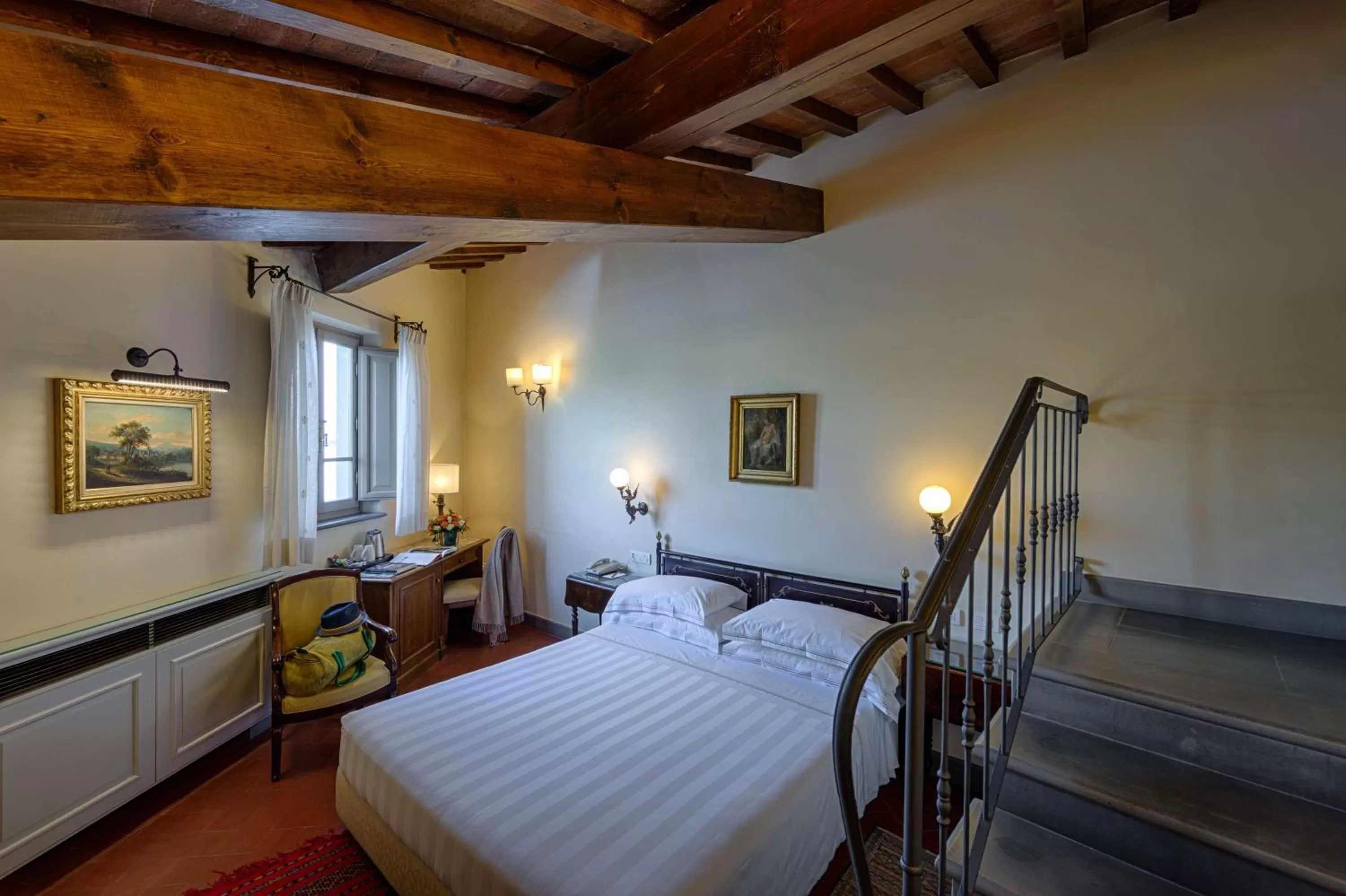 Bedroom, Bed in Hotel Mulino di Firenze - WorldHotels Crafted