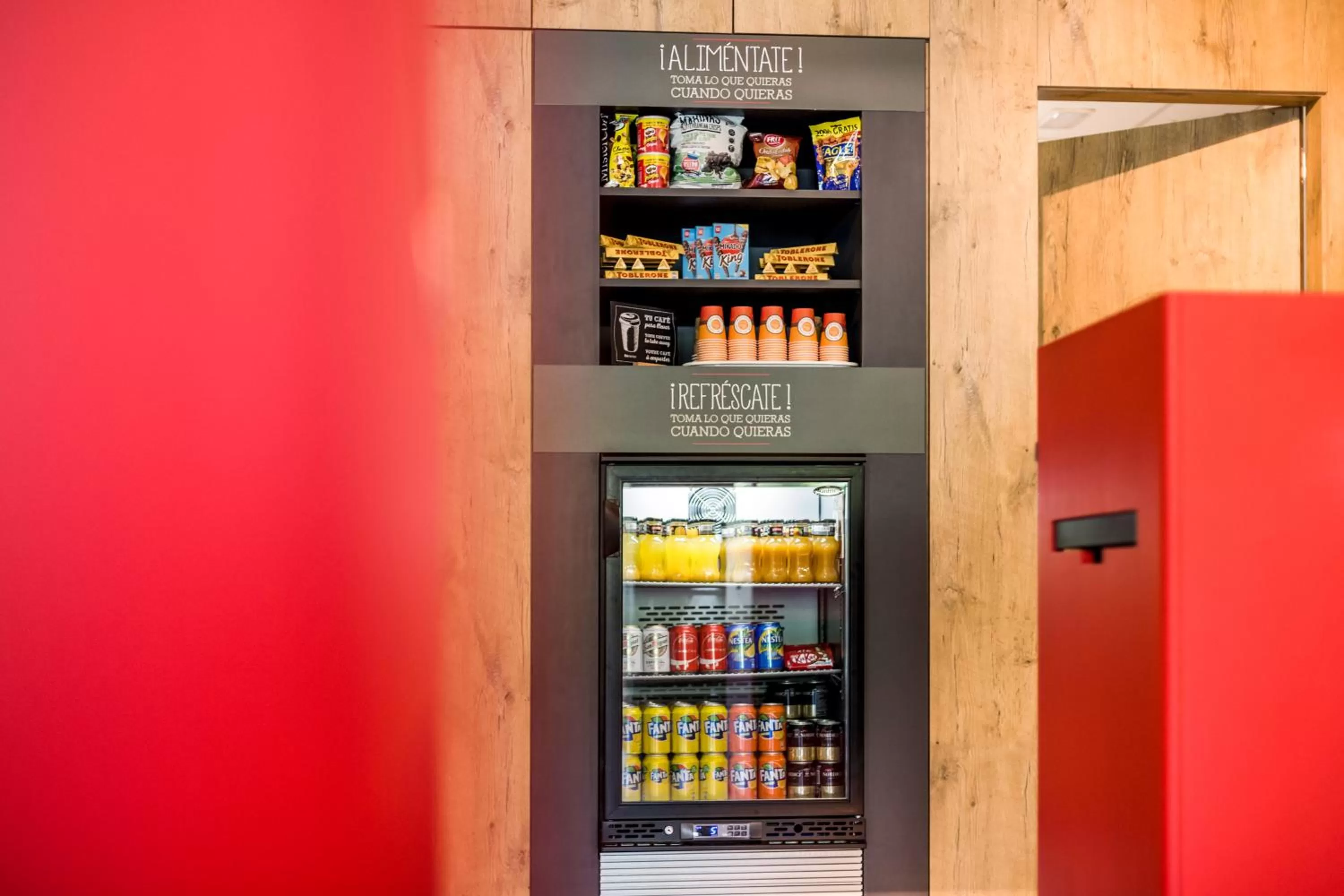 Food and drinks in Ibis Montmelo Granollers