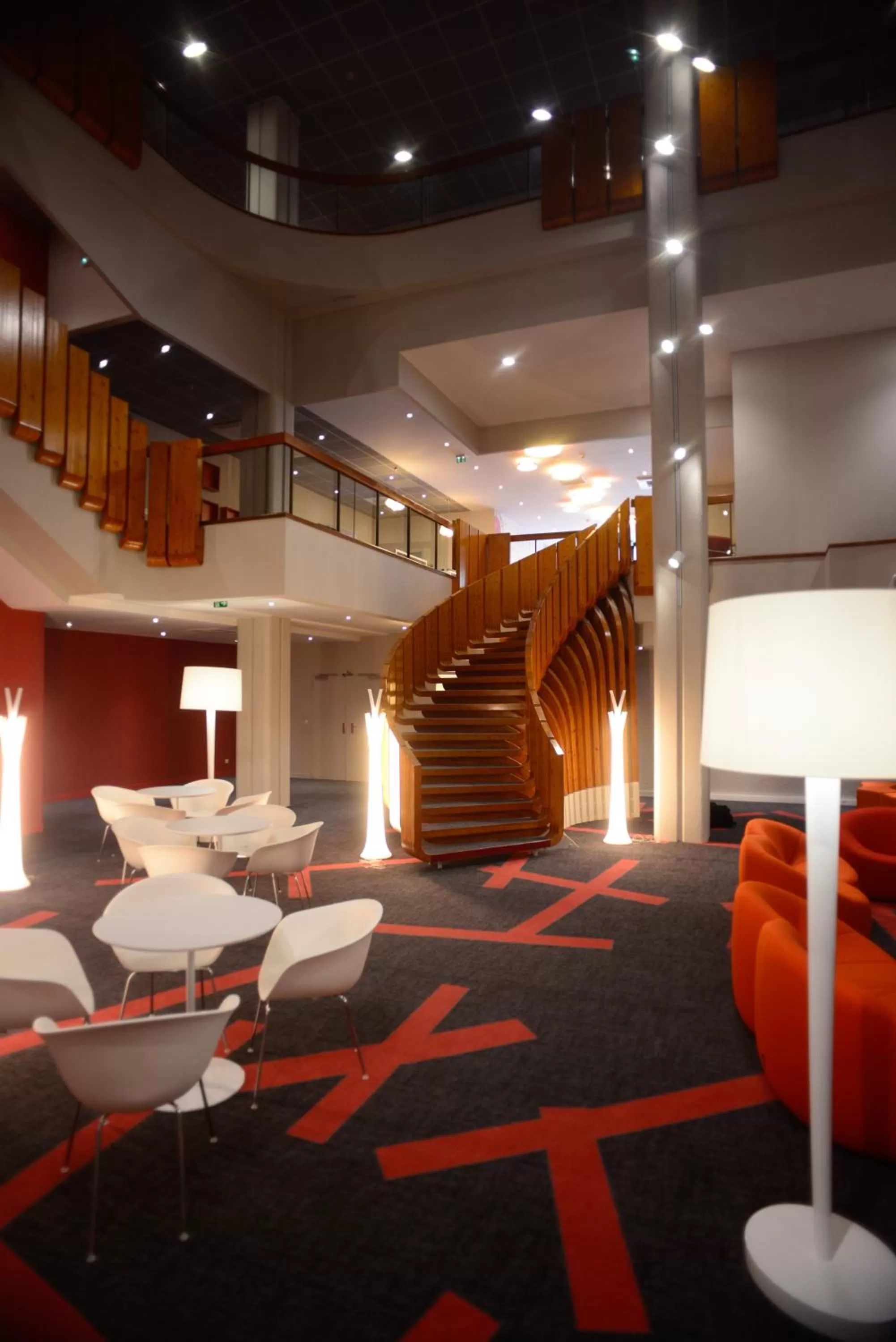 Lobby or reception in ibis Styles Poitiers Centre
