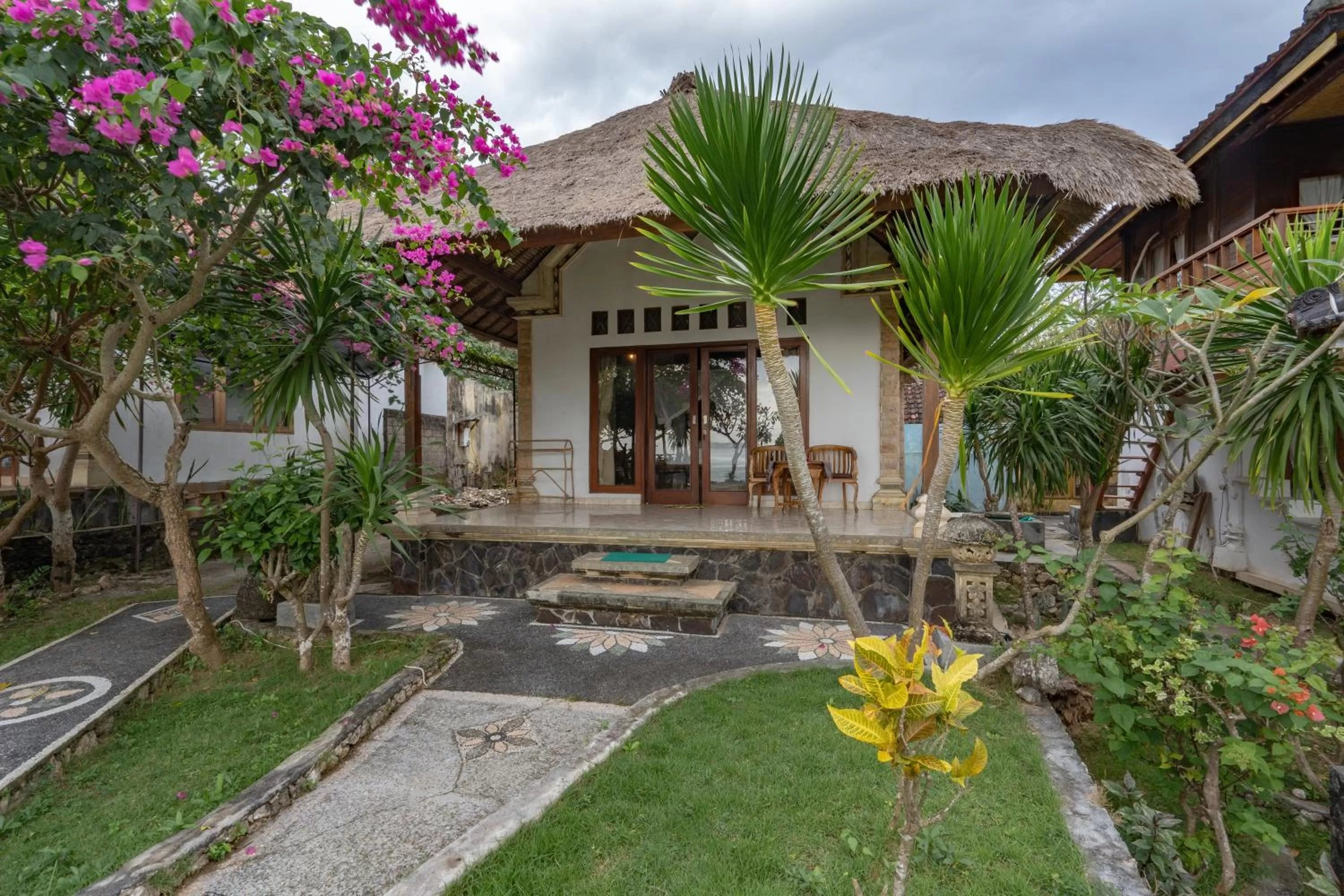 Property building in Mushroom Beach Bungalows