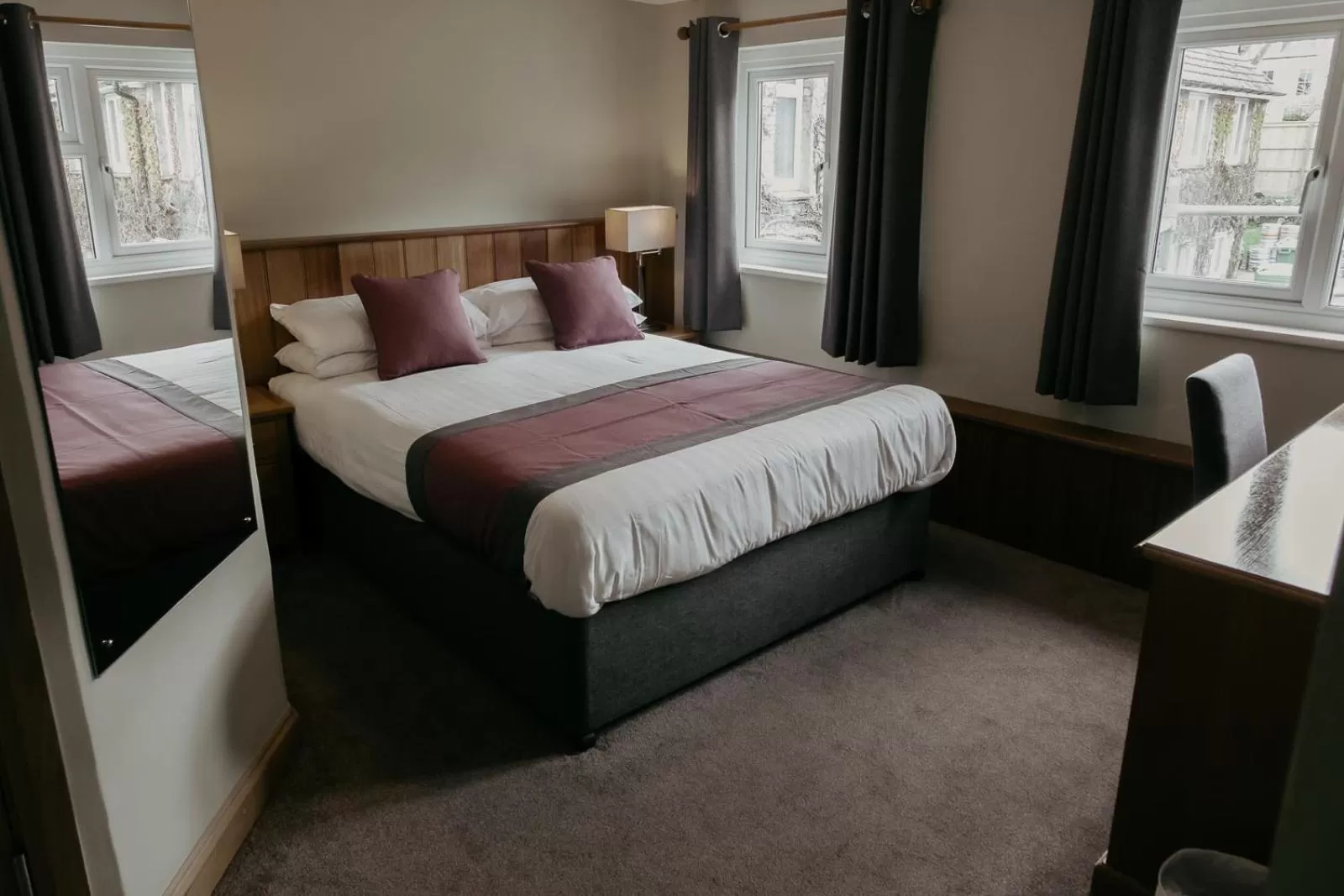 Bed in St. Davids Cross Hotel