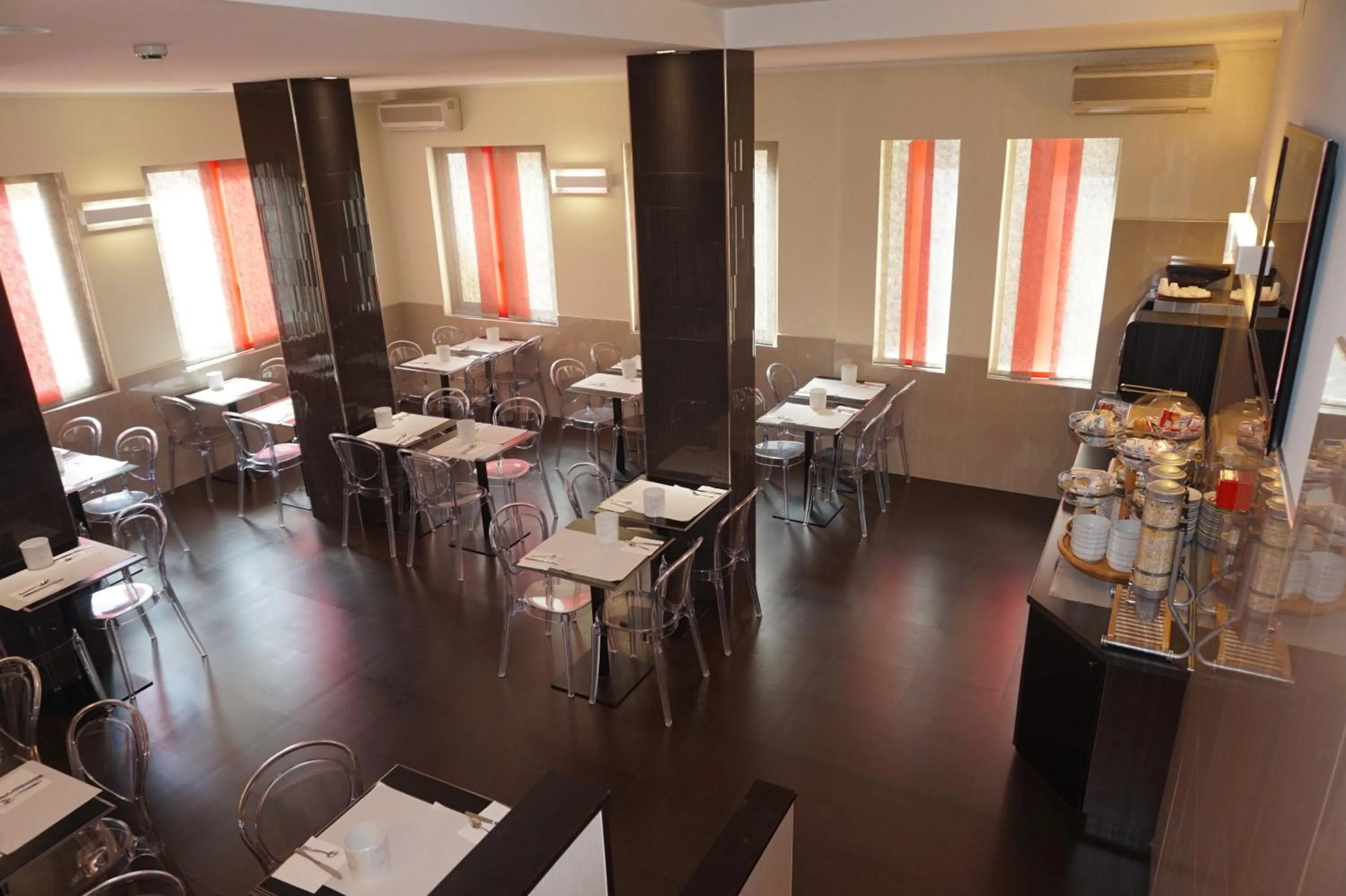 Restaurant/places to eat in Hotel Mariano