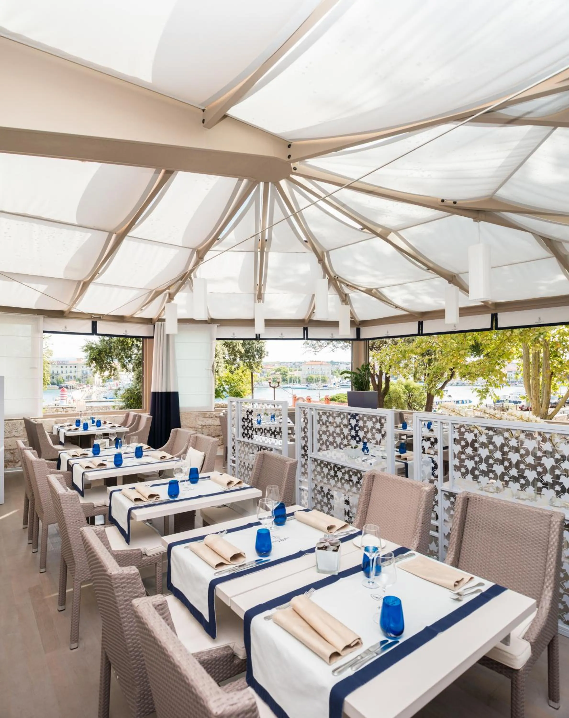 Restaurant/places to eat in Bastion Heritage Hotel