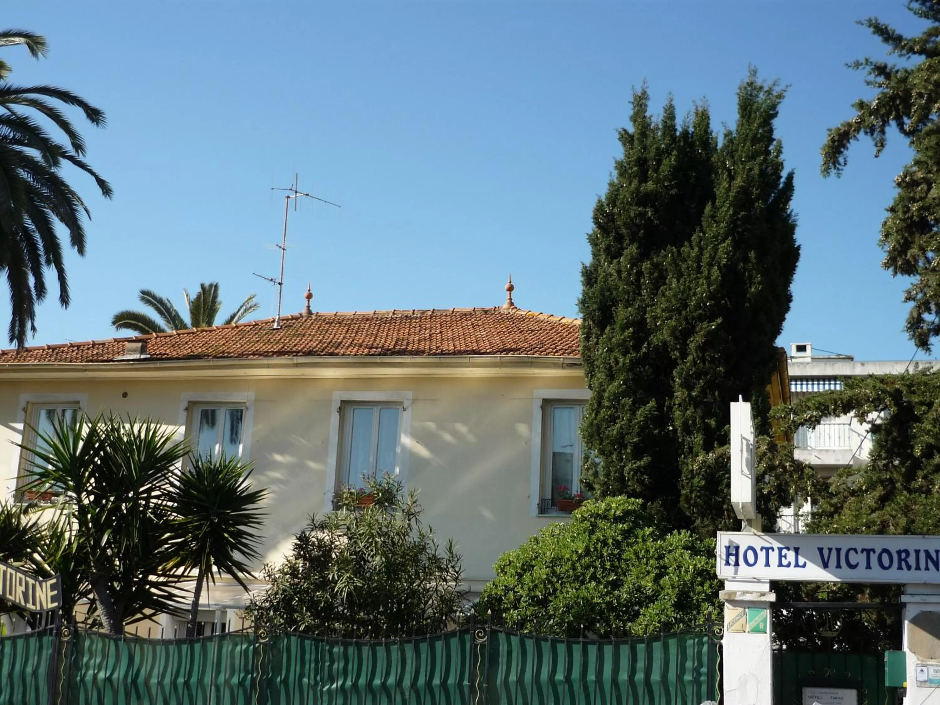 Facade/entrance in Logis Hôtel Villa Victorine