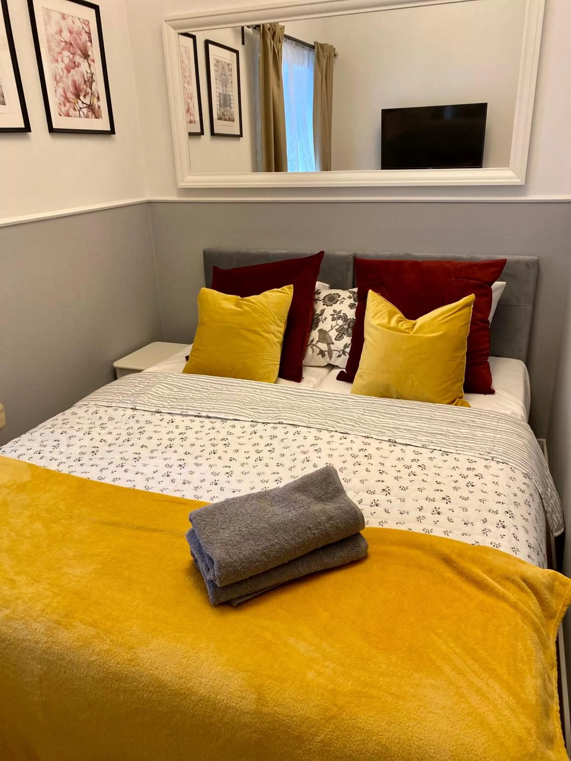 Bed in Pokoje w Starej Karczmie - by Upstairs