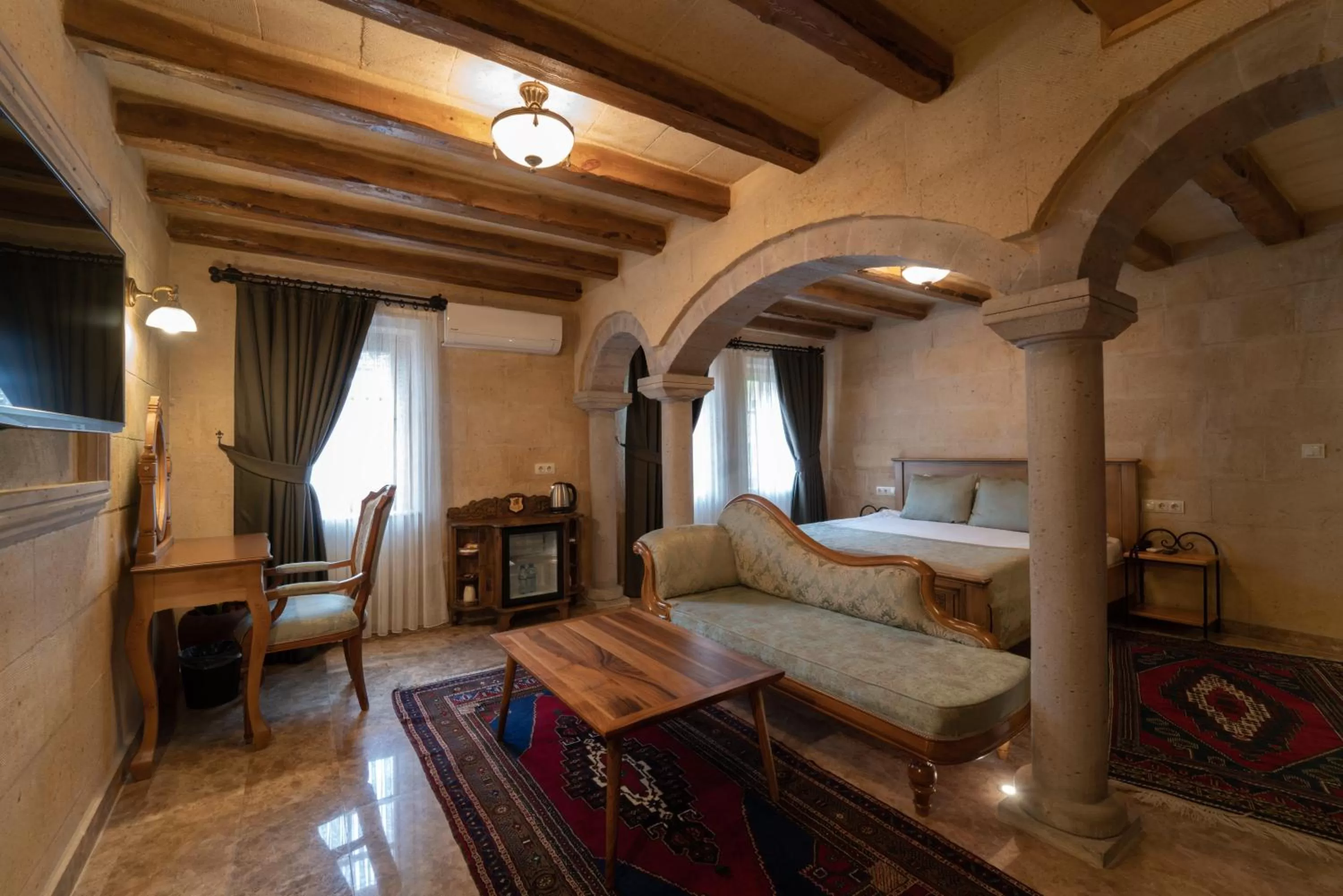 TV and multimedia, Bed in Cratus Stone Palace