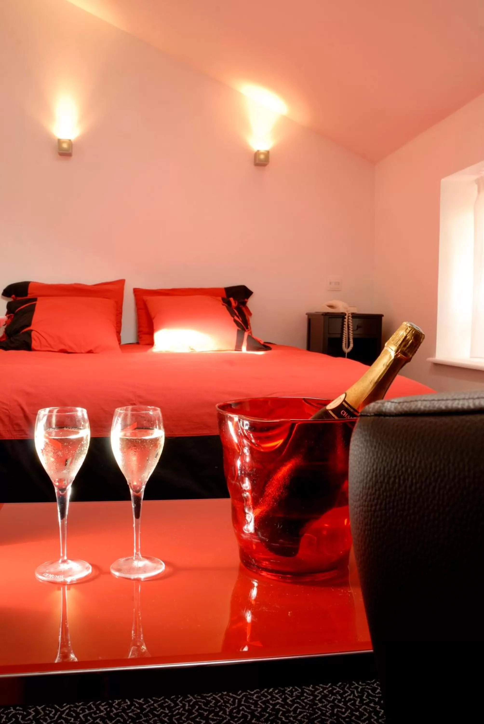 Comfort Double Room in Logis Hôtel Tante Yvonne & son restaurant semi-gastronomique - Lyon Nord