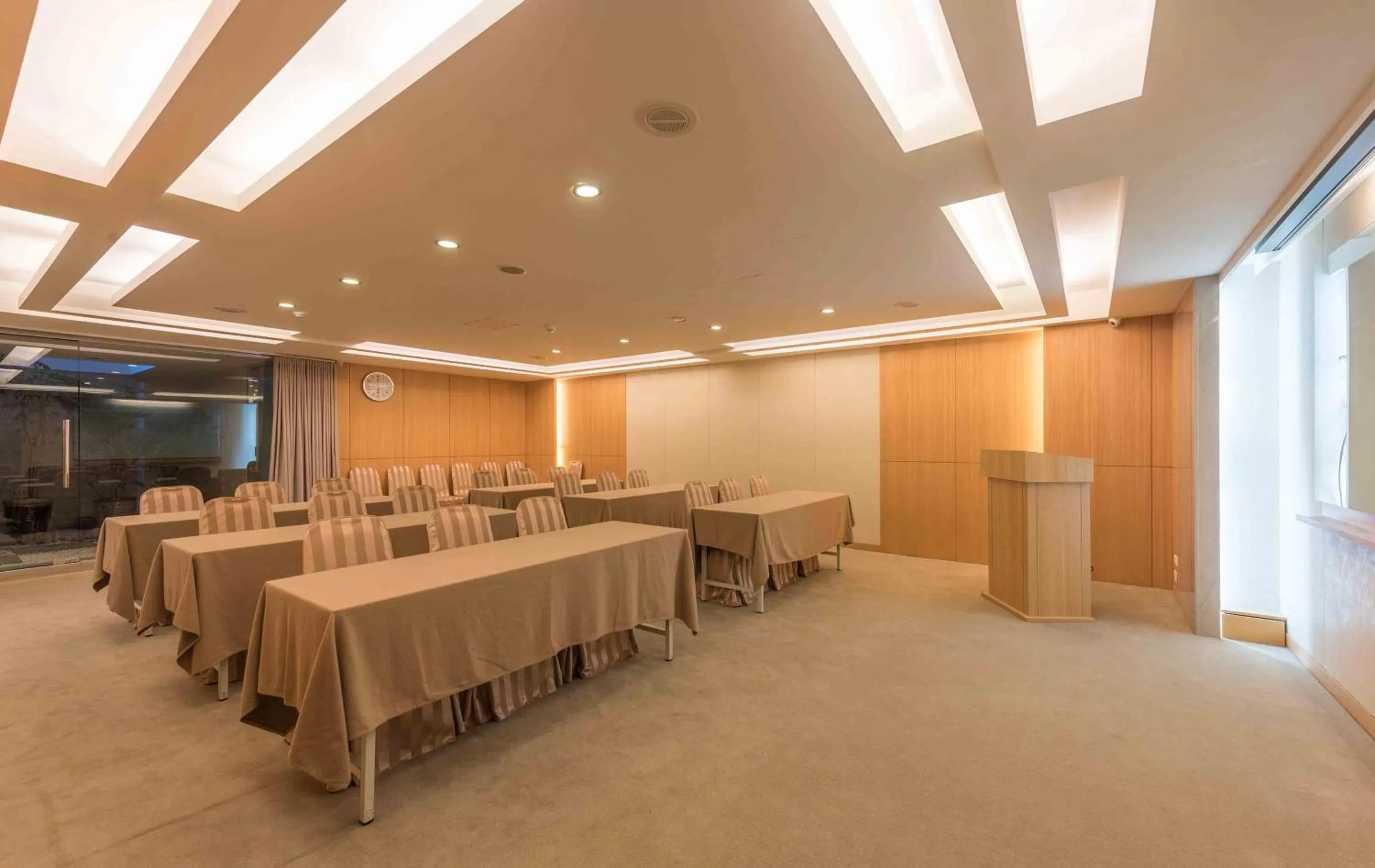 Business facilities in Royal Biz Taipei Hotel