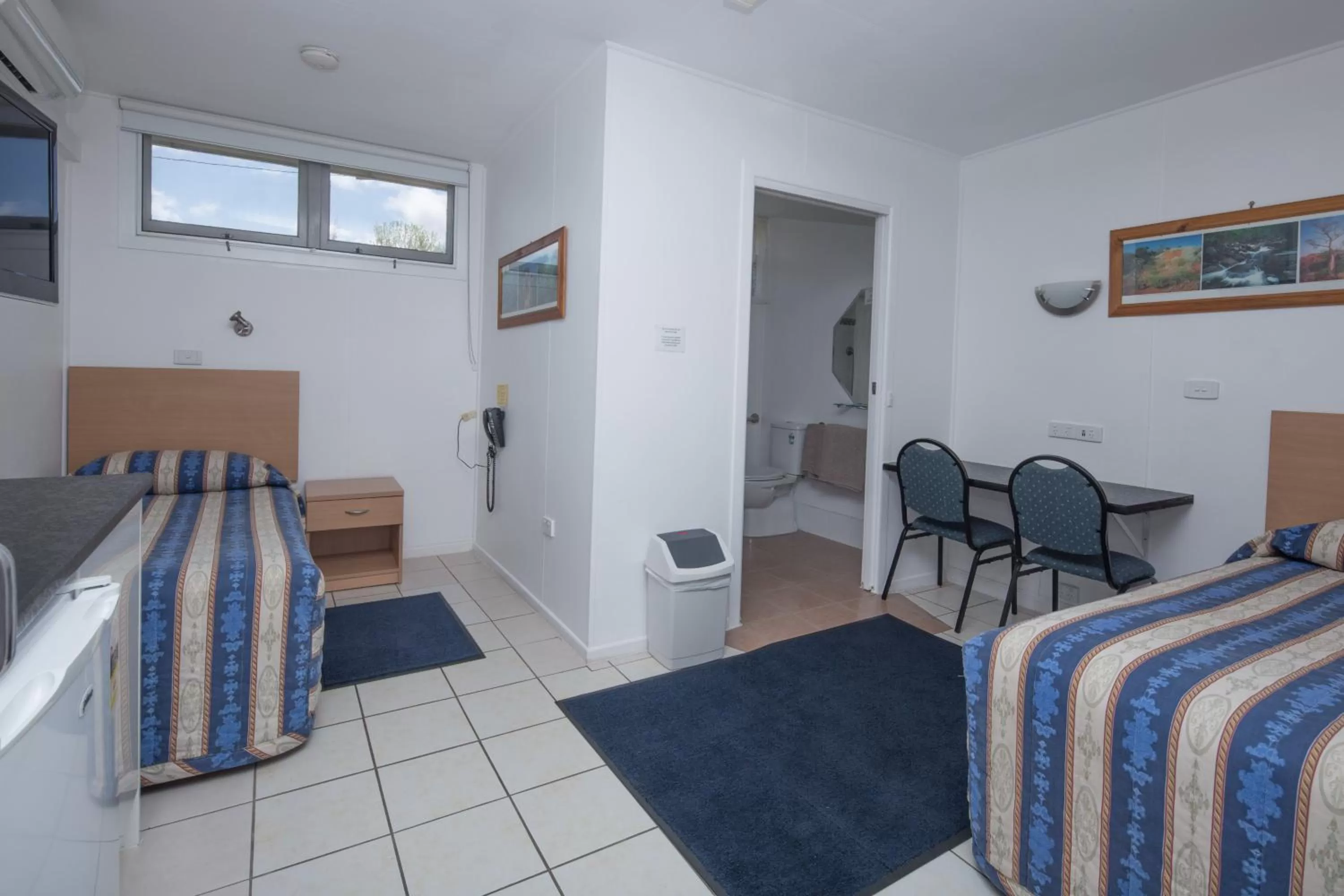 Bedroom, Bed in Tally Ho Motor Inn