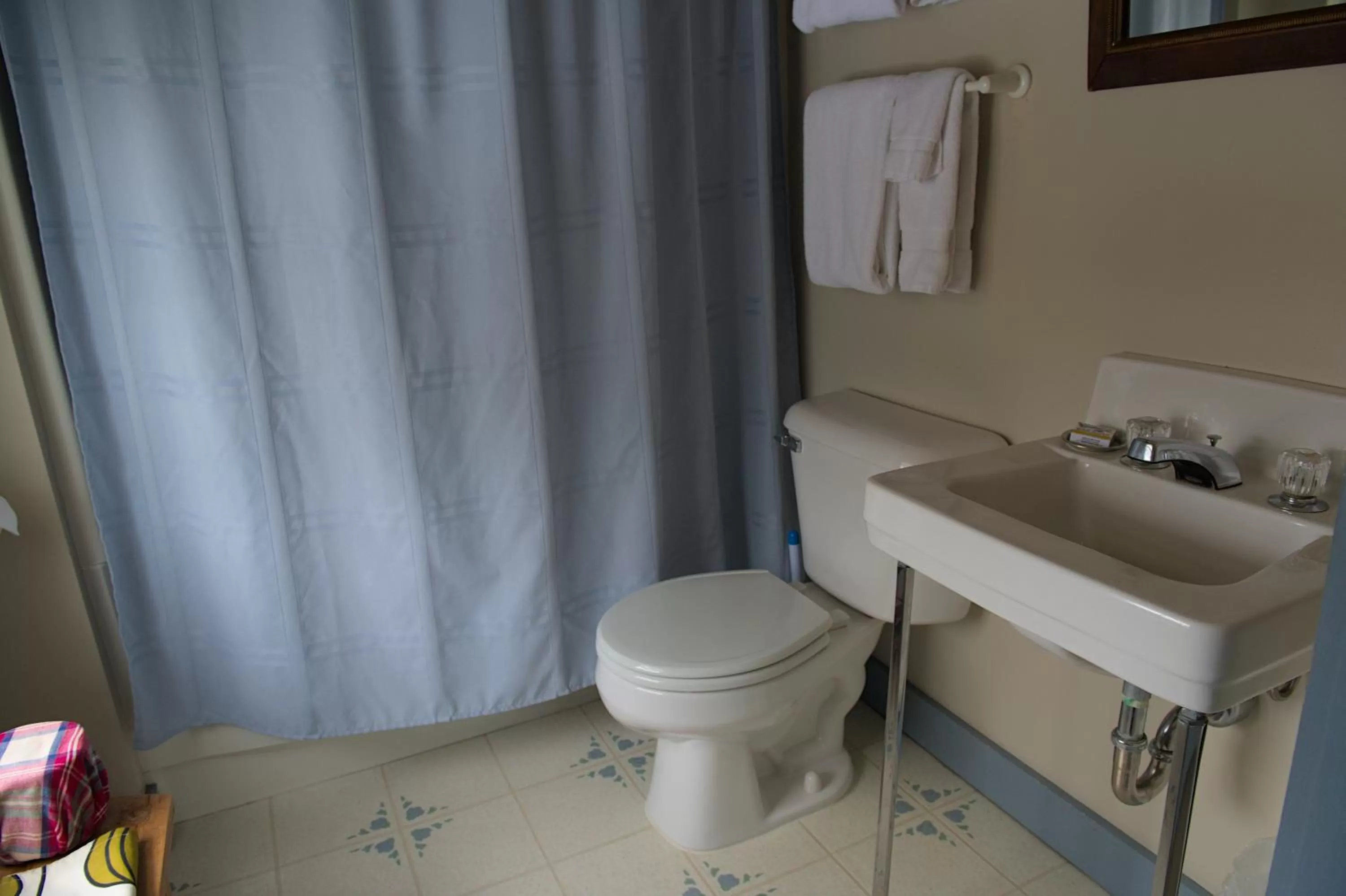 Bathroom in Shoreham Inn Bed & Breakfast