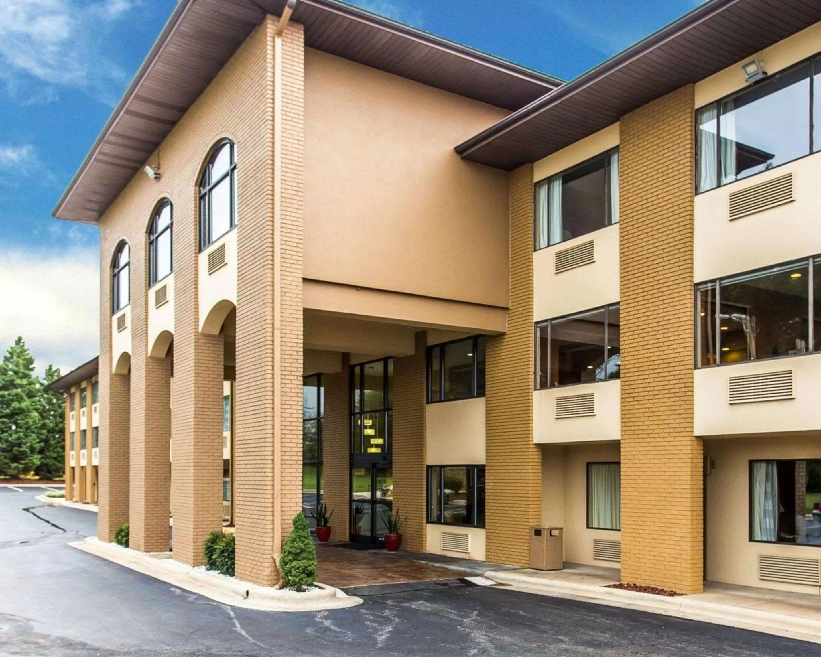 Property building in Quality Inn Lincolnton