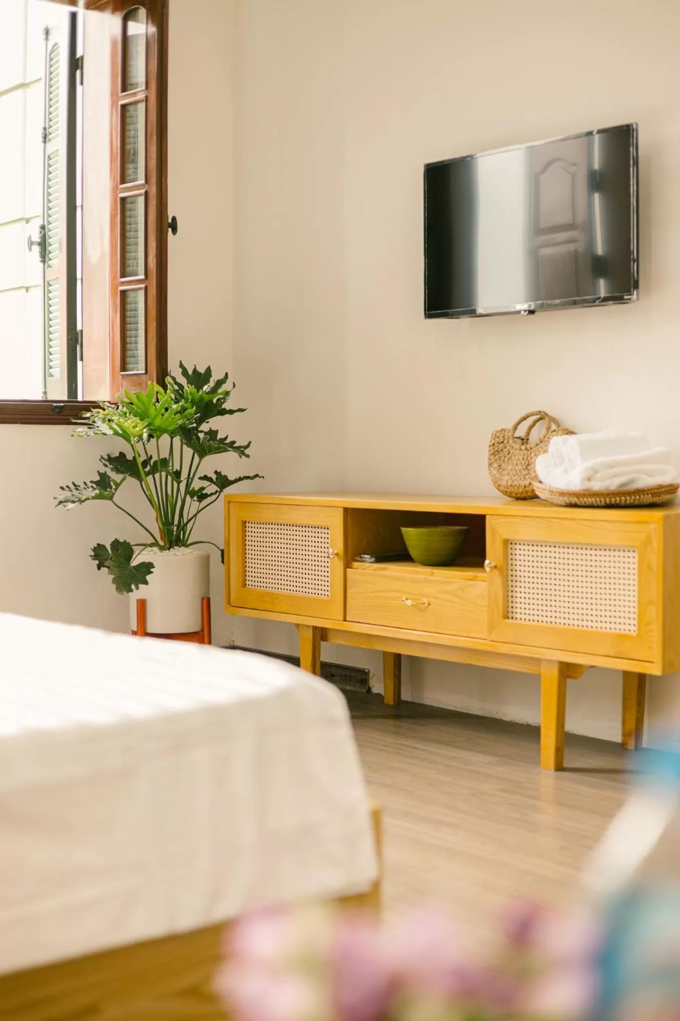 TV and multimedia, Bed in Eden Westlake Hotel