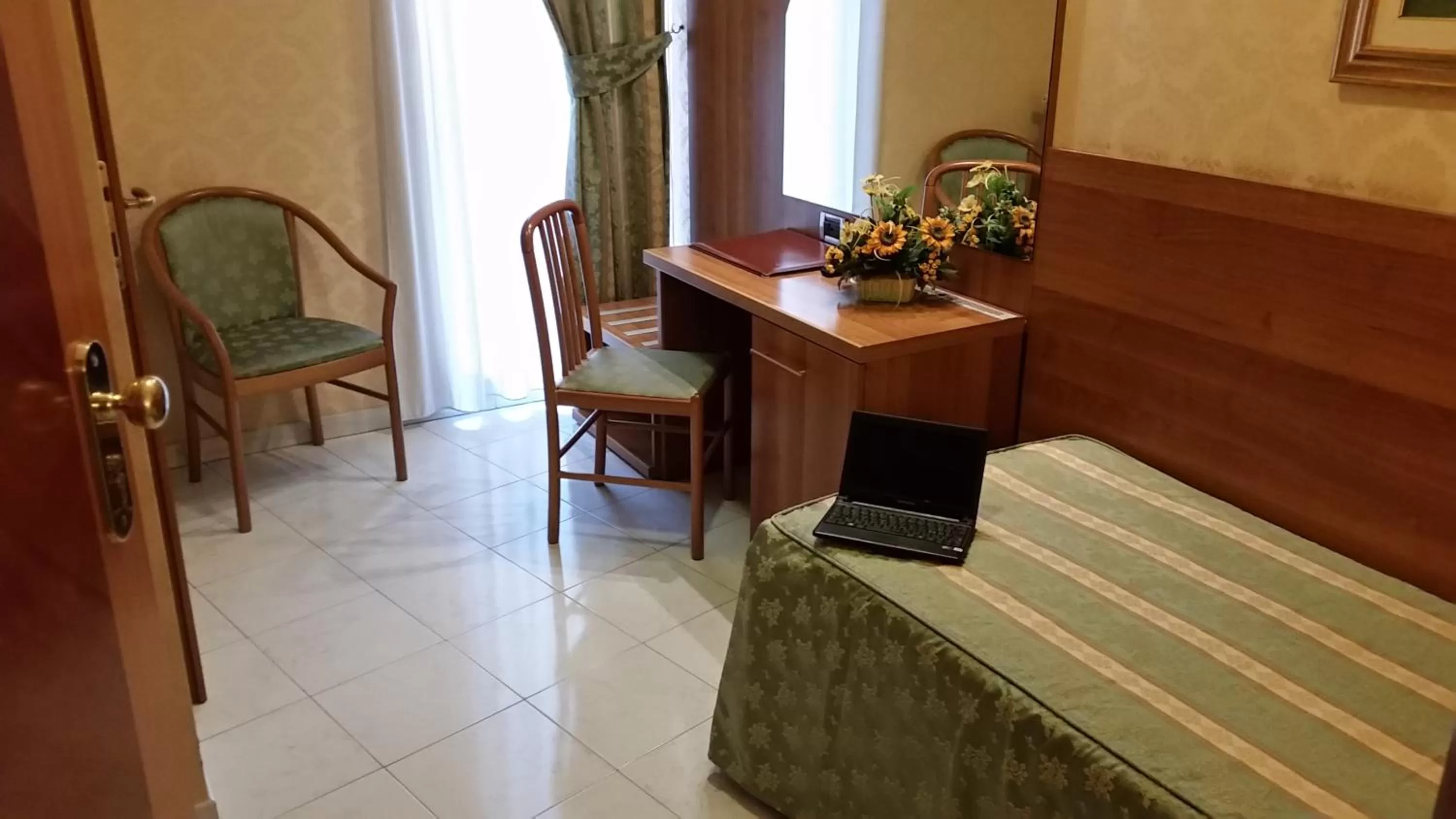 Photo of the whole room, Bed in Hotel Teti