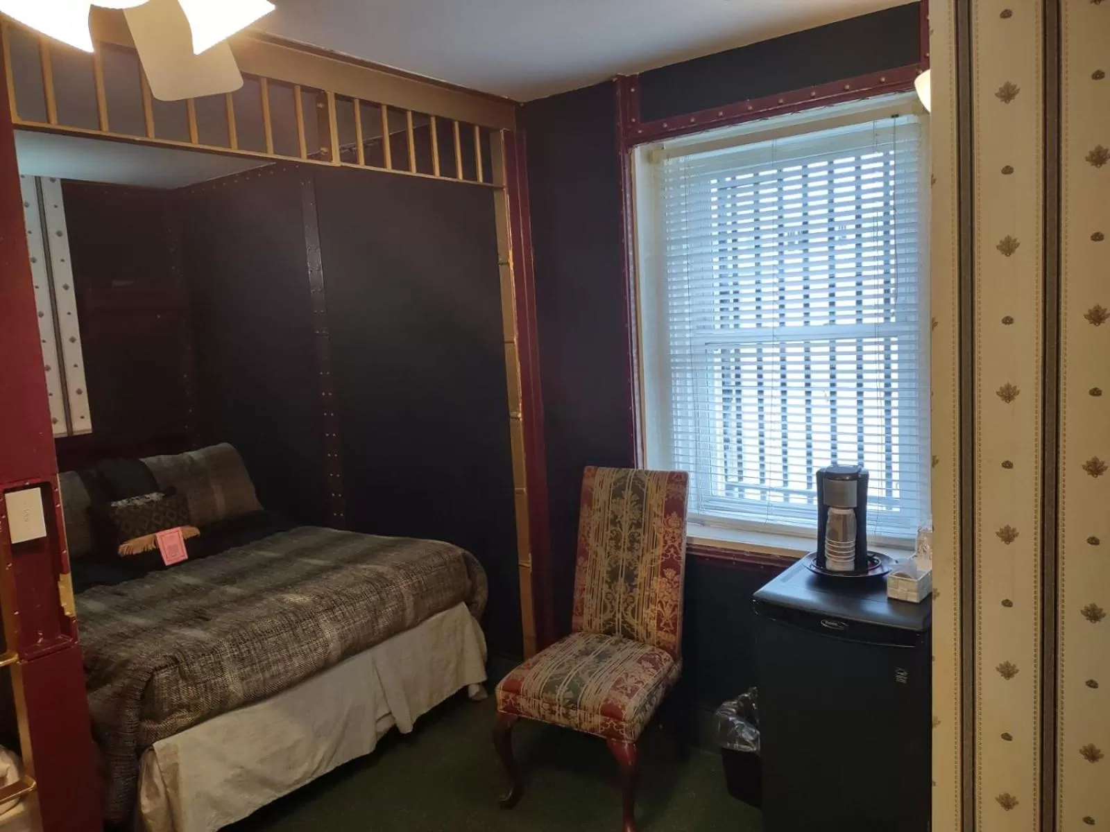 Bed in The King George Inn