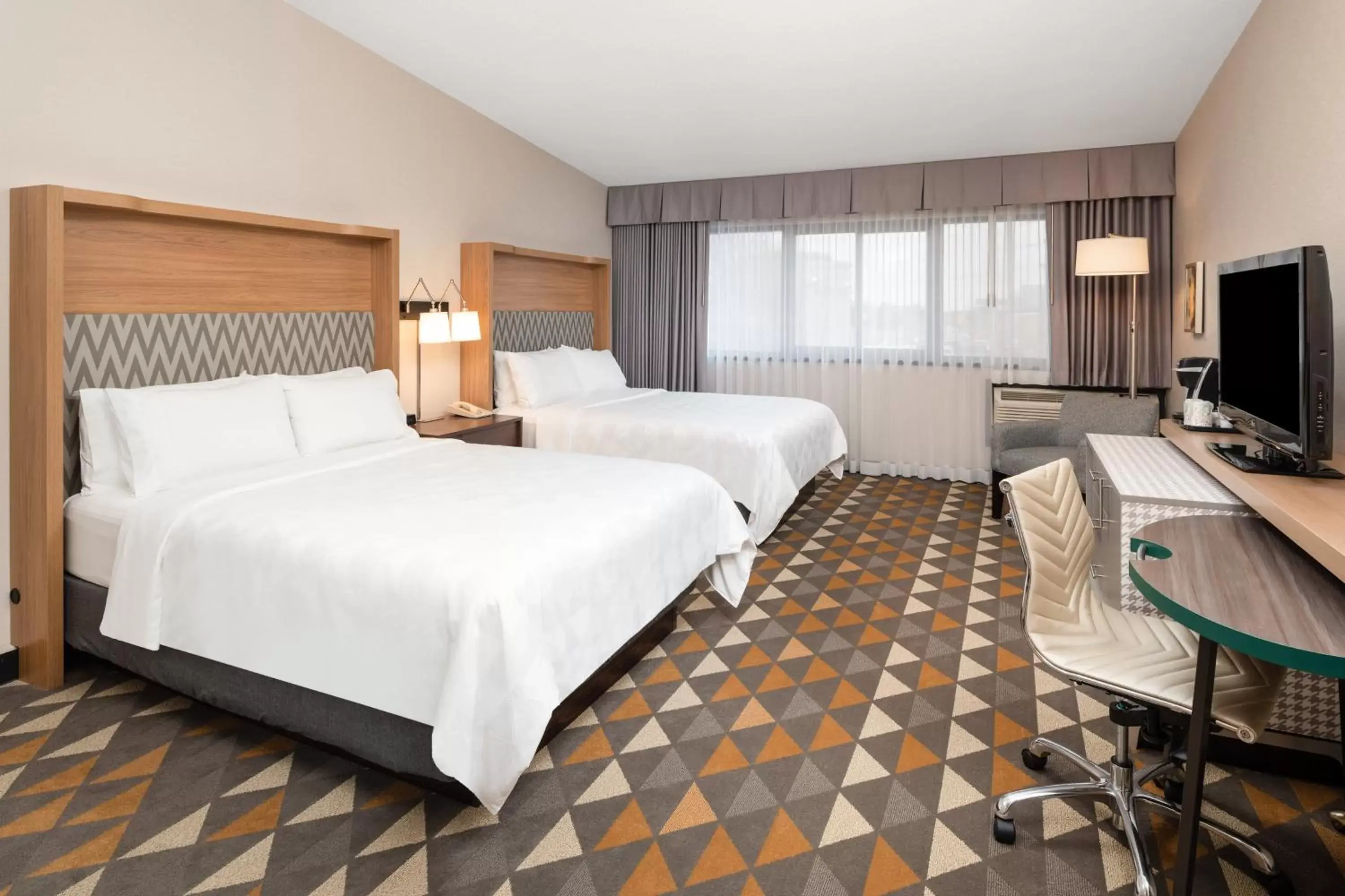 Standard Queen Room with Two Queen Beds in Holiday Inn Toronto Airport East by IHG Standard Queen Room with Two Queen Beds in Holiday Inn Toronto Airport East by IHG