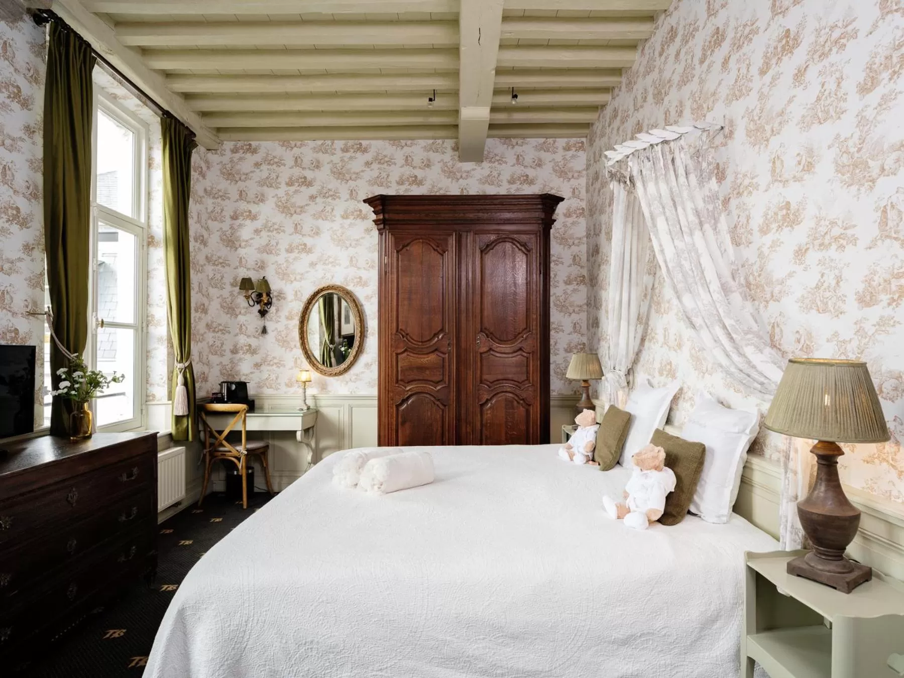 Bed in Canal View Hotel Ter Brughe by CW Hotel Collection