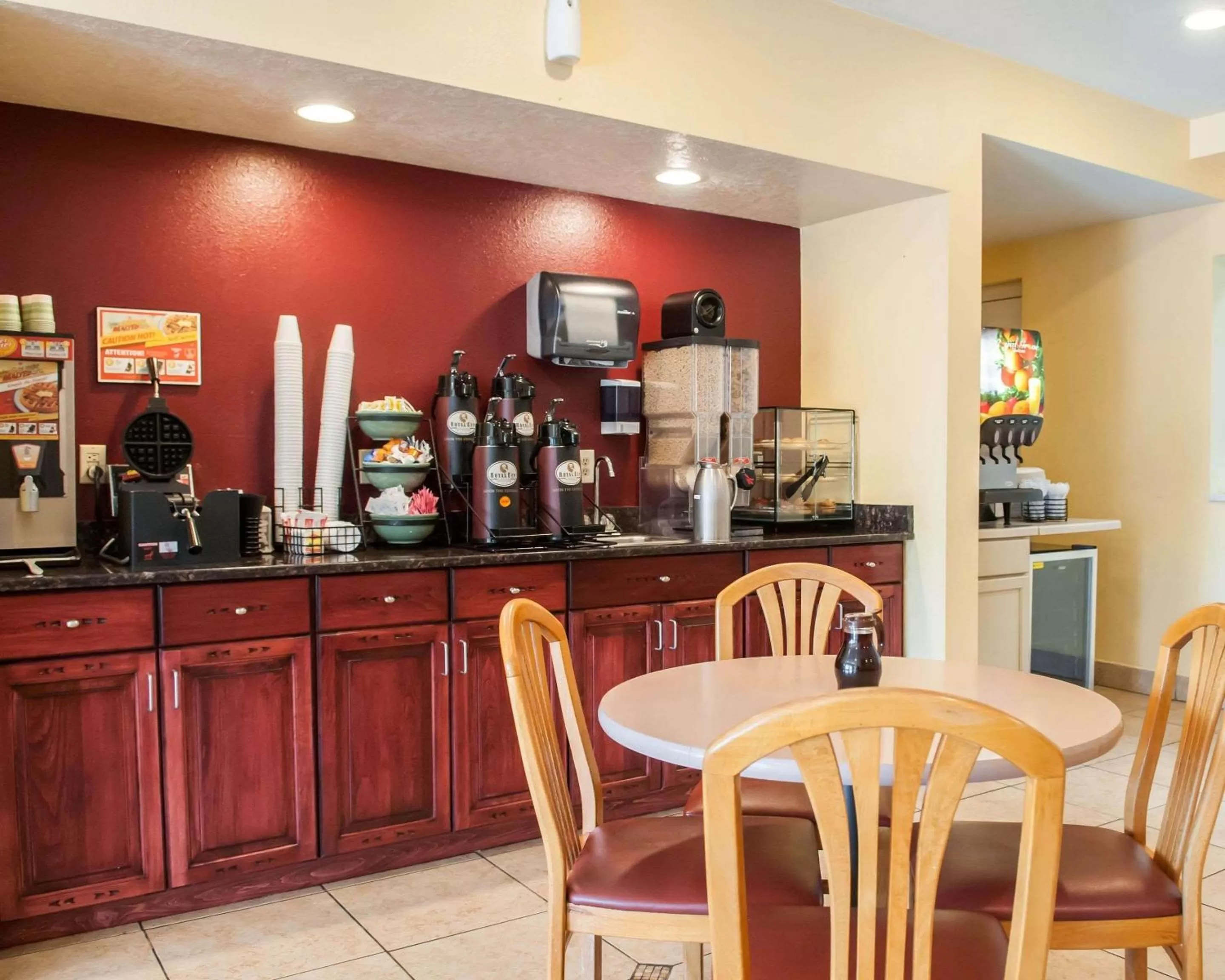 Restaurant/places to eat in Econo Lodge Albuquerque Old Town