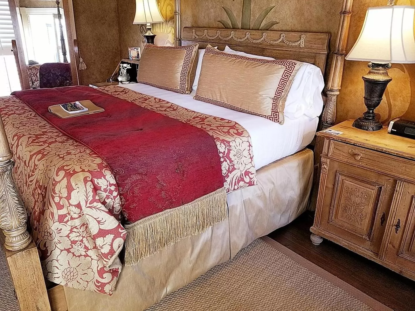 Bed in Ballastone Inn