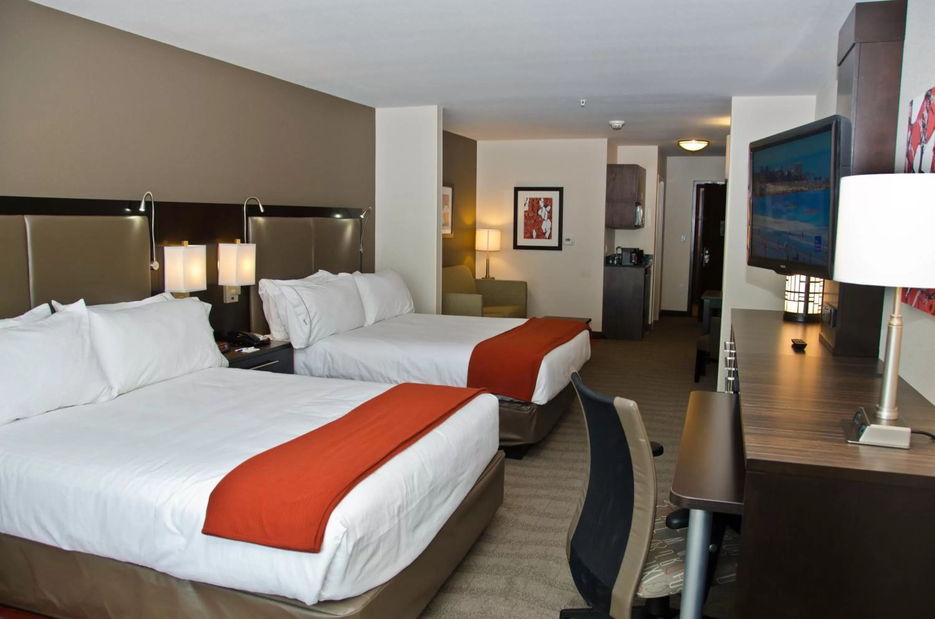 Photo of the whole room, Bed in Holiday Inn Express & Suites Columbus - Easton Area by IHG