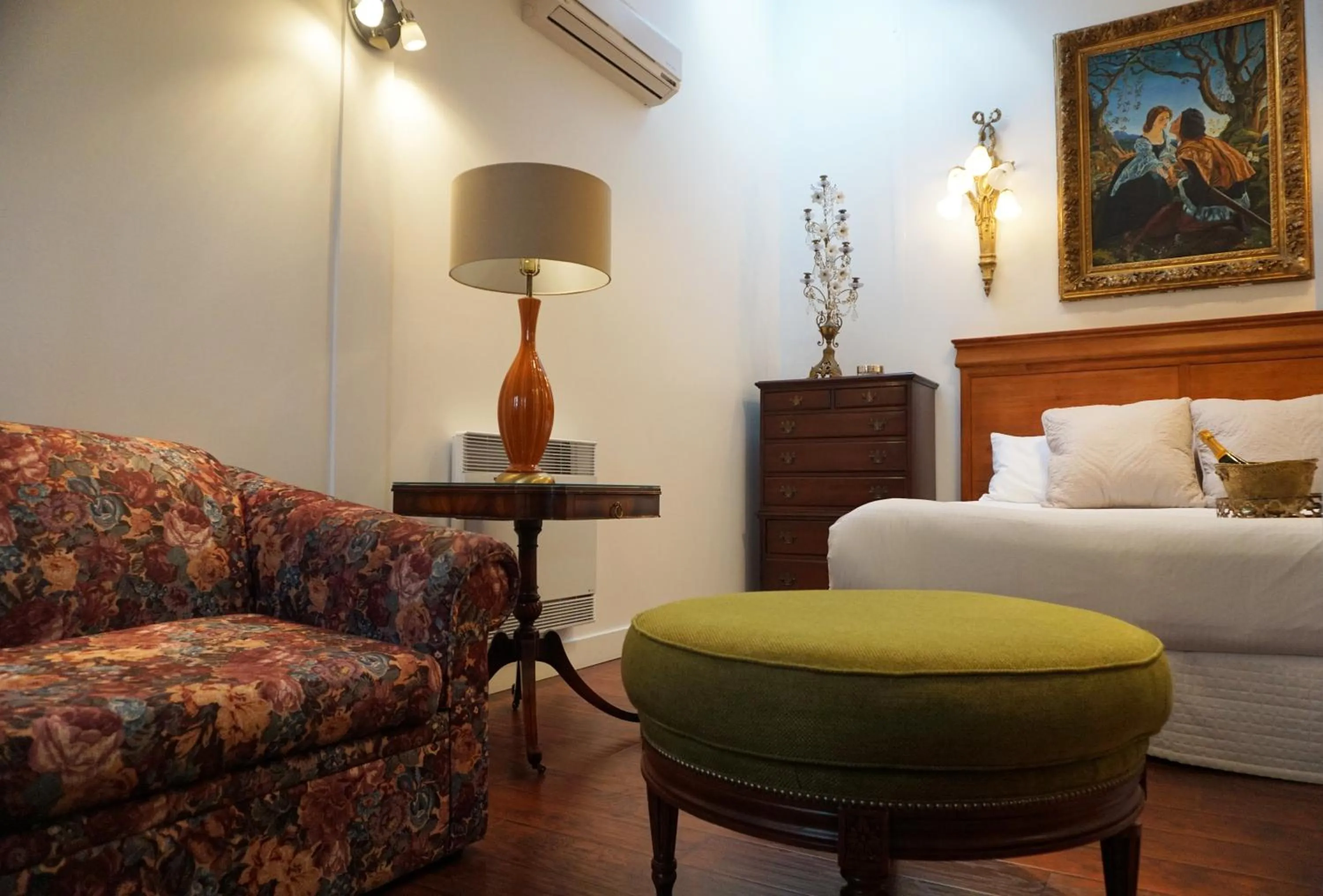 Decorative detail, Bed in Hôtel Marie-Rollet