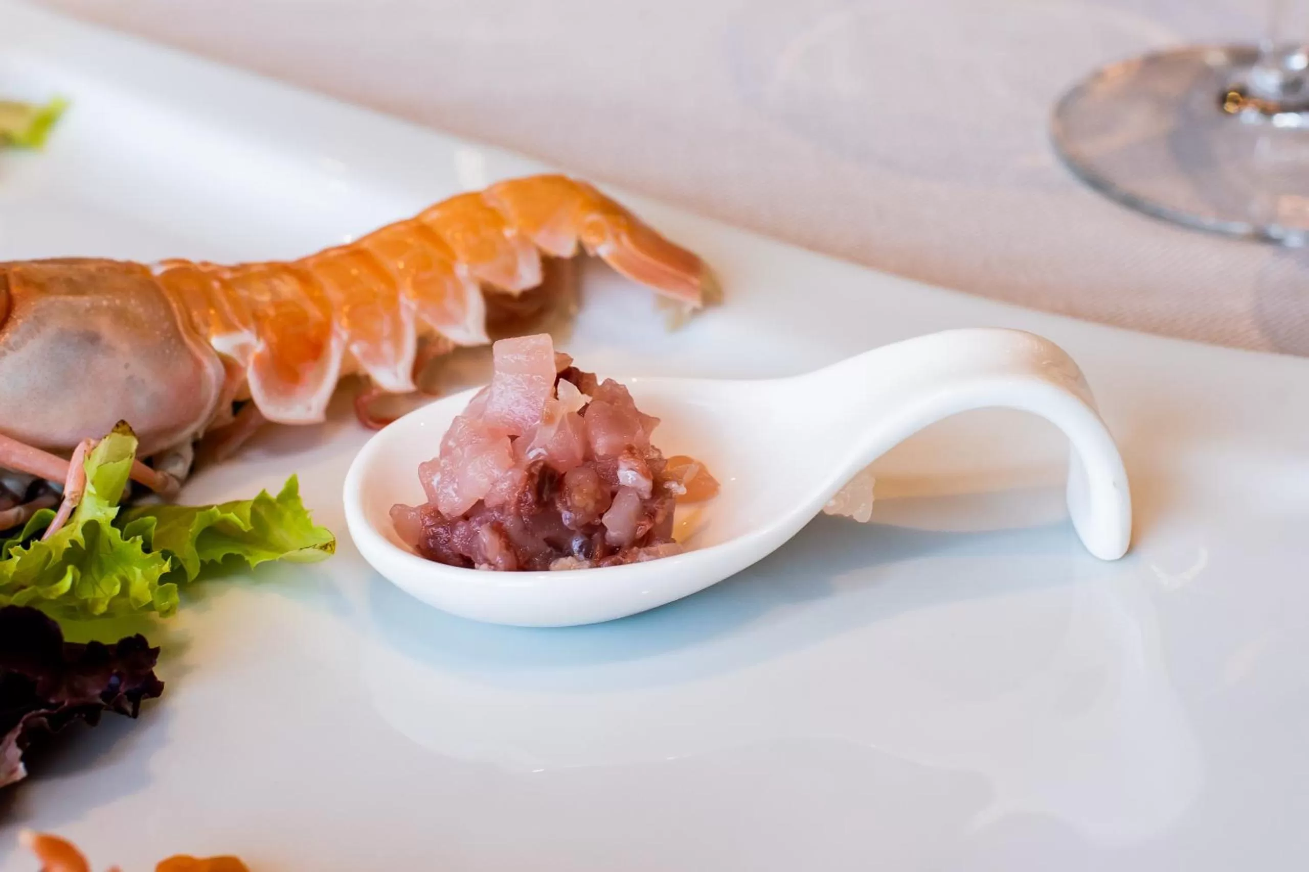 Restaurant/places to eat in M2 Hotel