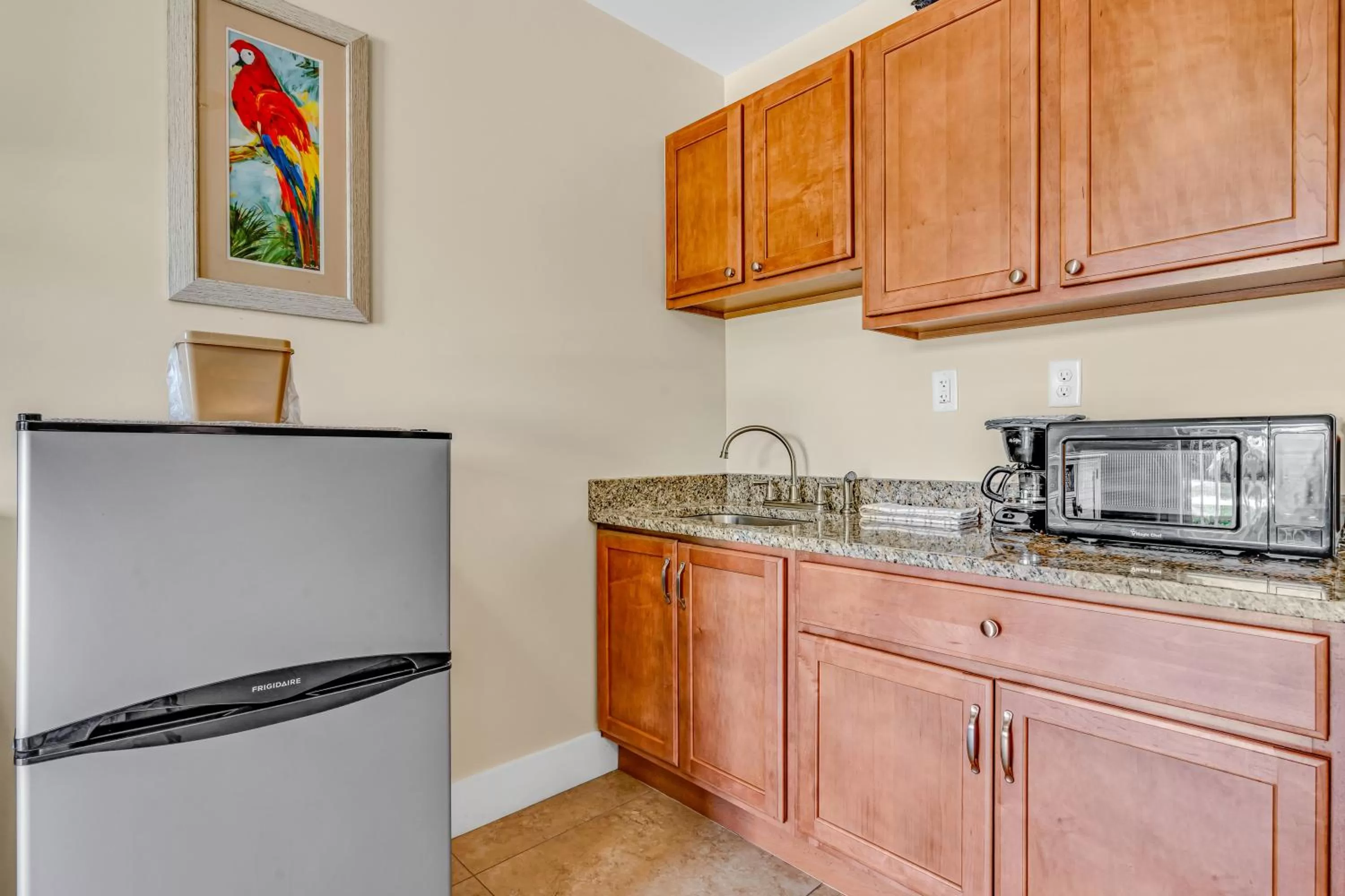 Kitchen or kitchenette in Bonefish Bay Motel