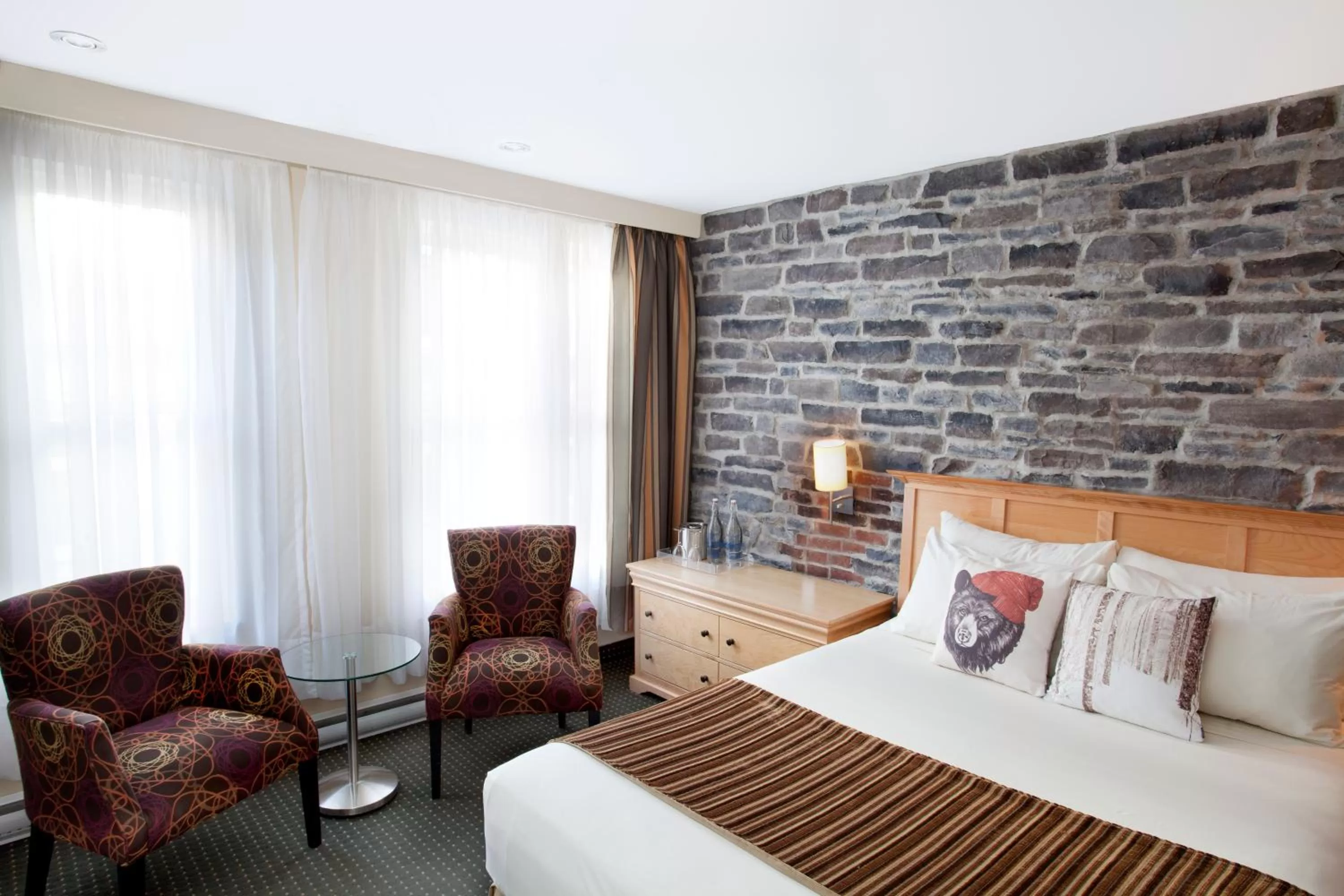 Bed in Hotel du Vieux Quebec