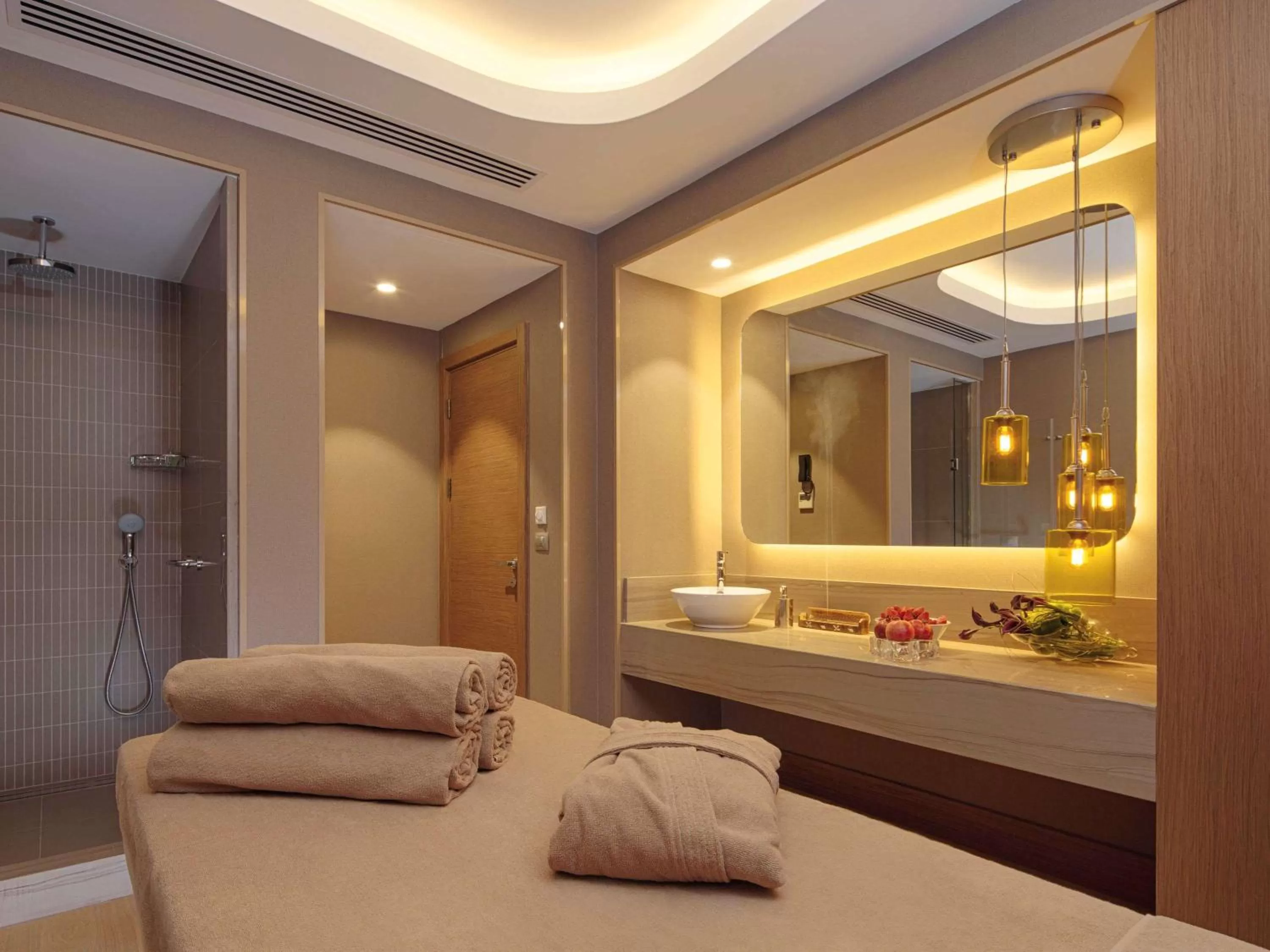 Massage, Bed in Mövenpick Istanbul Hotel Golden Horn