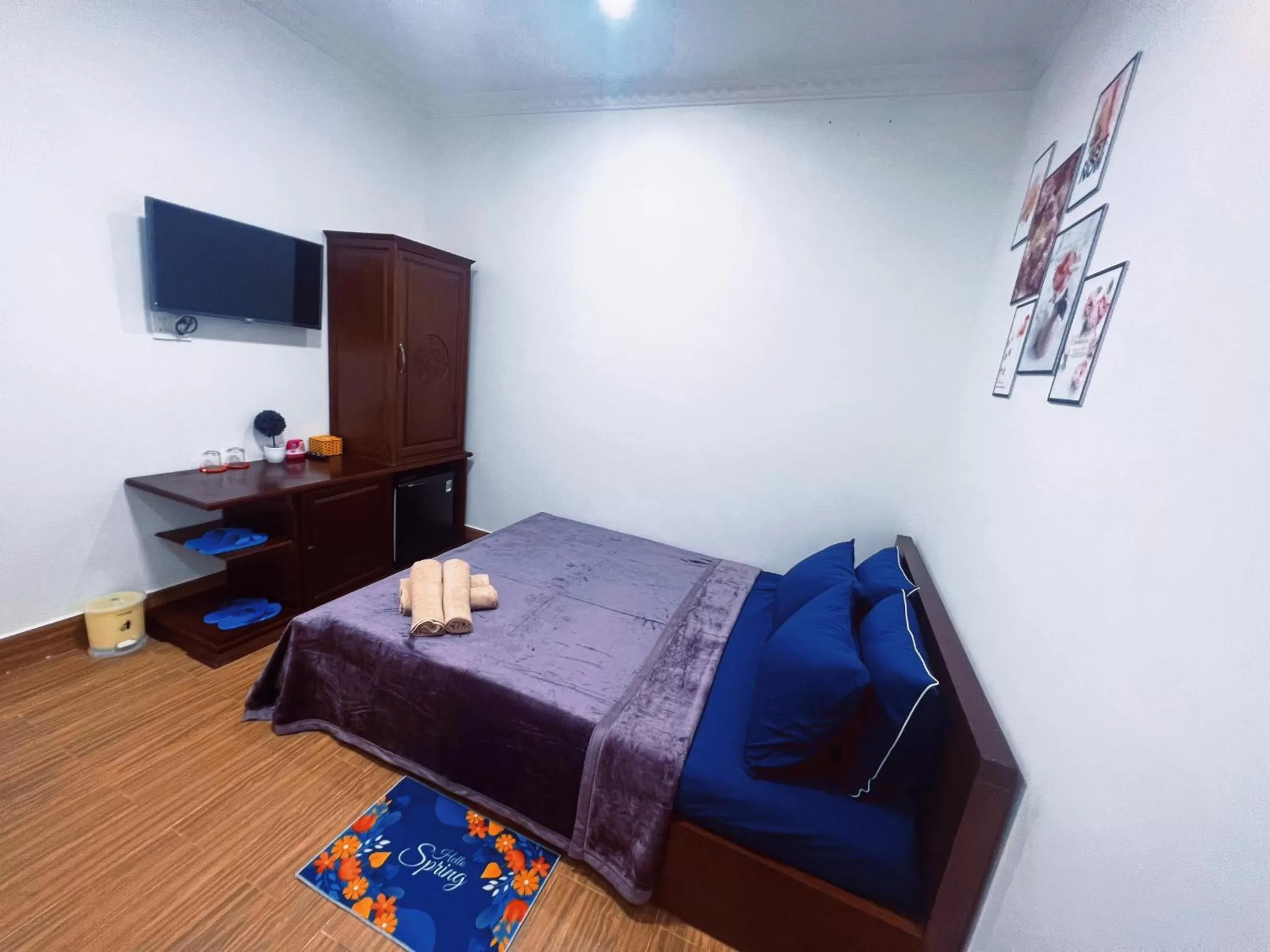 Communal lounge/ TV room in Nhan Tay Hostel