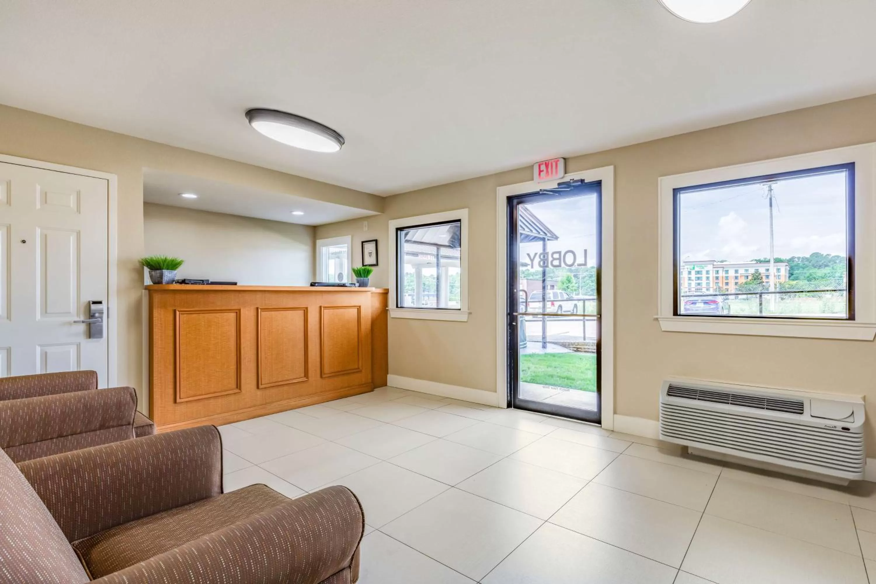 Lobby or reception in SureStay Hotel by Best Western Tupelo North