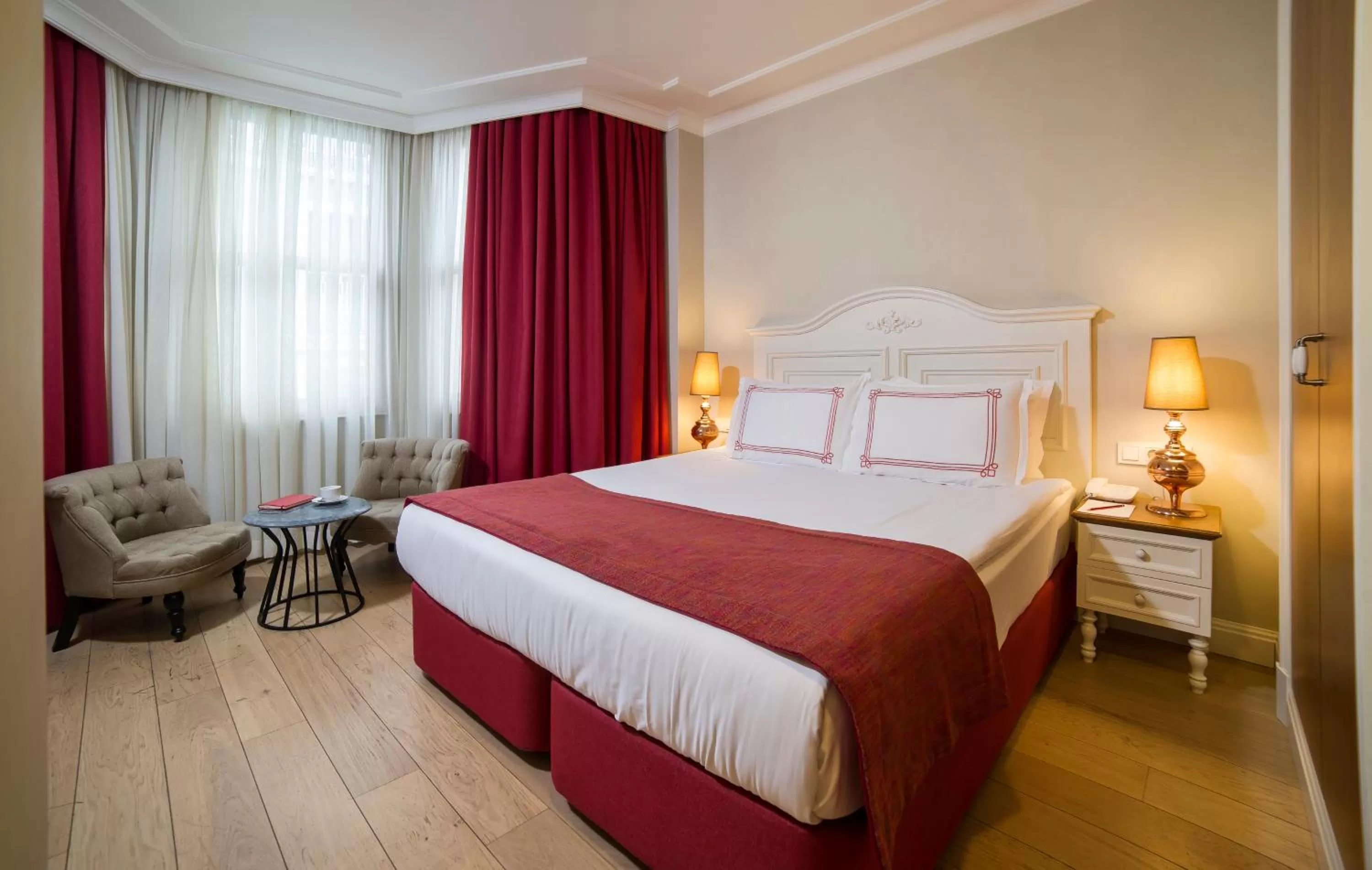 Photo of the whole room, Bed in Amofta Hotel Taksim