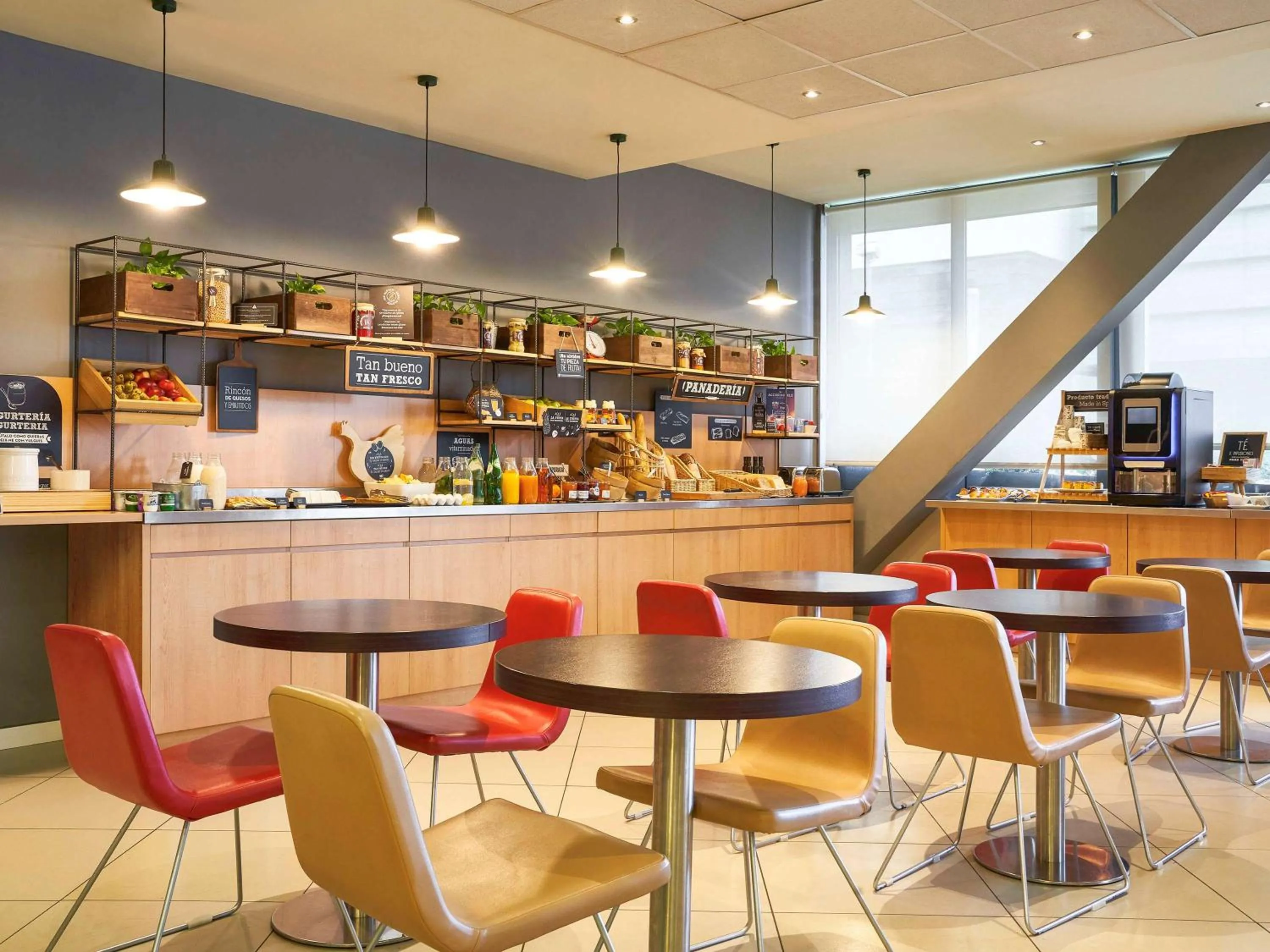 Restaurant/places to eat in Ibis Barcelona Meridiana
