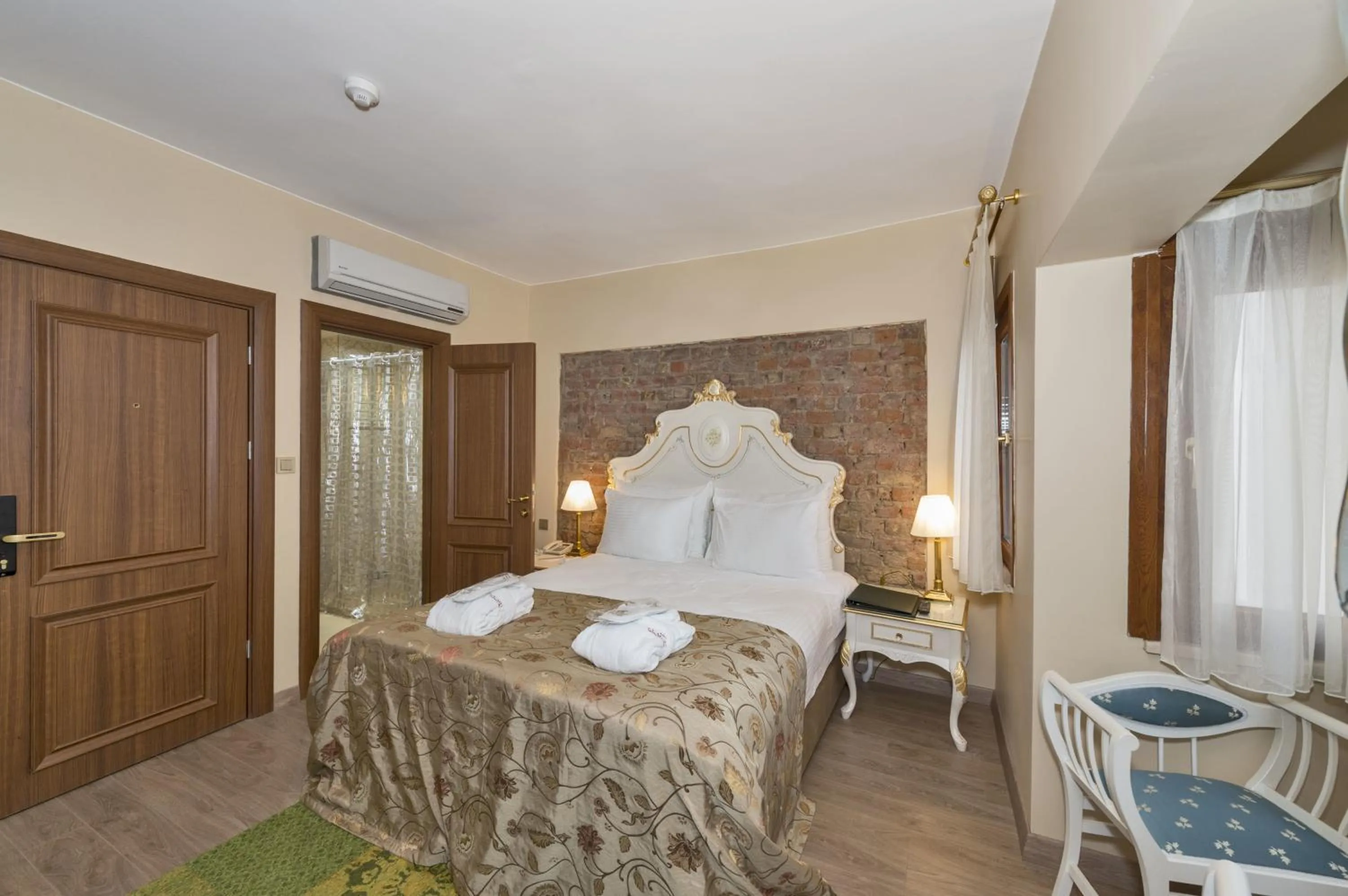 Bedroom in By Murat Royal Hotel Galata