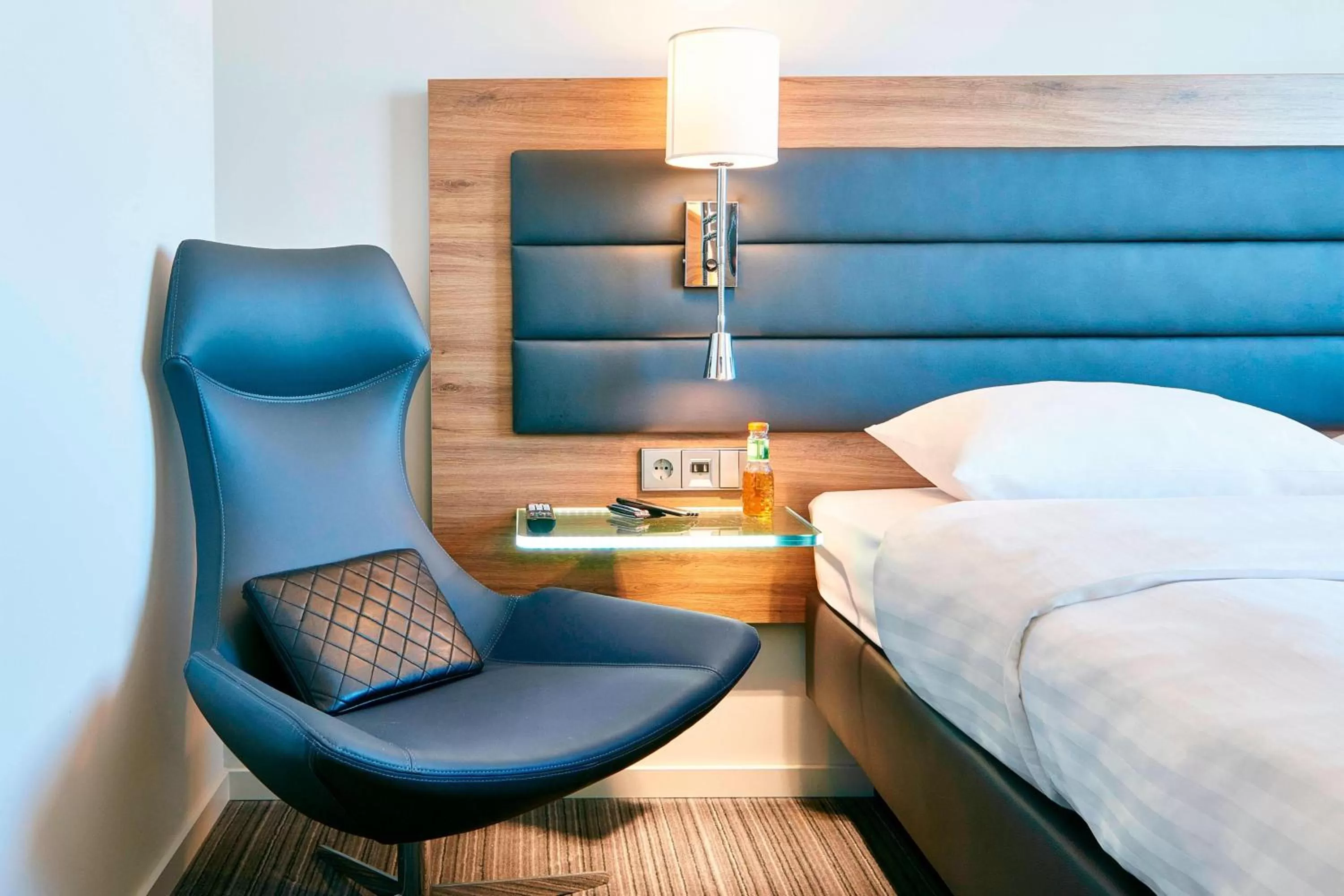 Photo of the whole room, Bed in Moxy Berlin Ostbahnhof