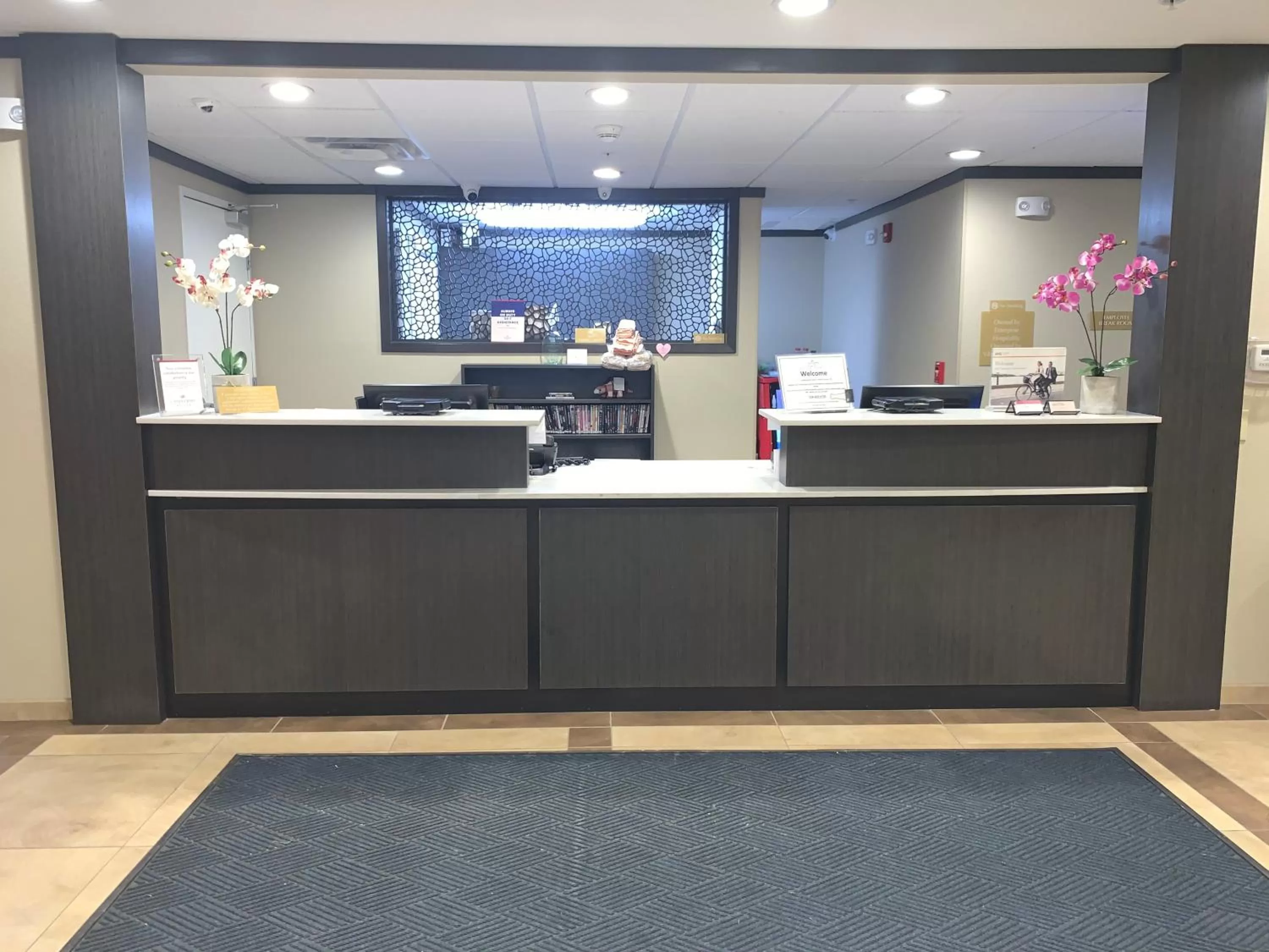 Lobby or reception in Candlewood Suites Belle Vernon by IHG