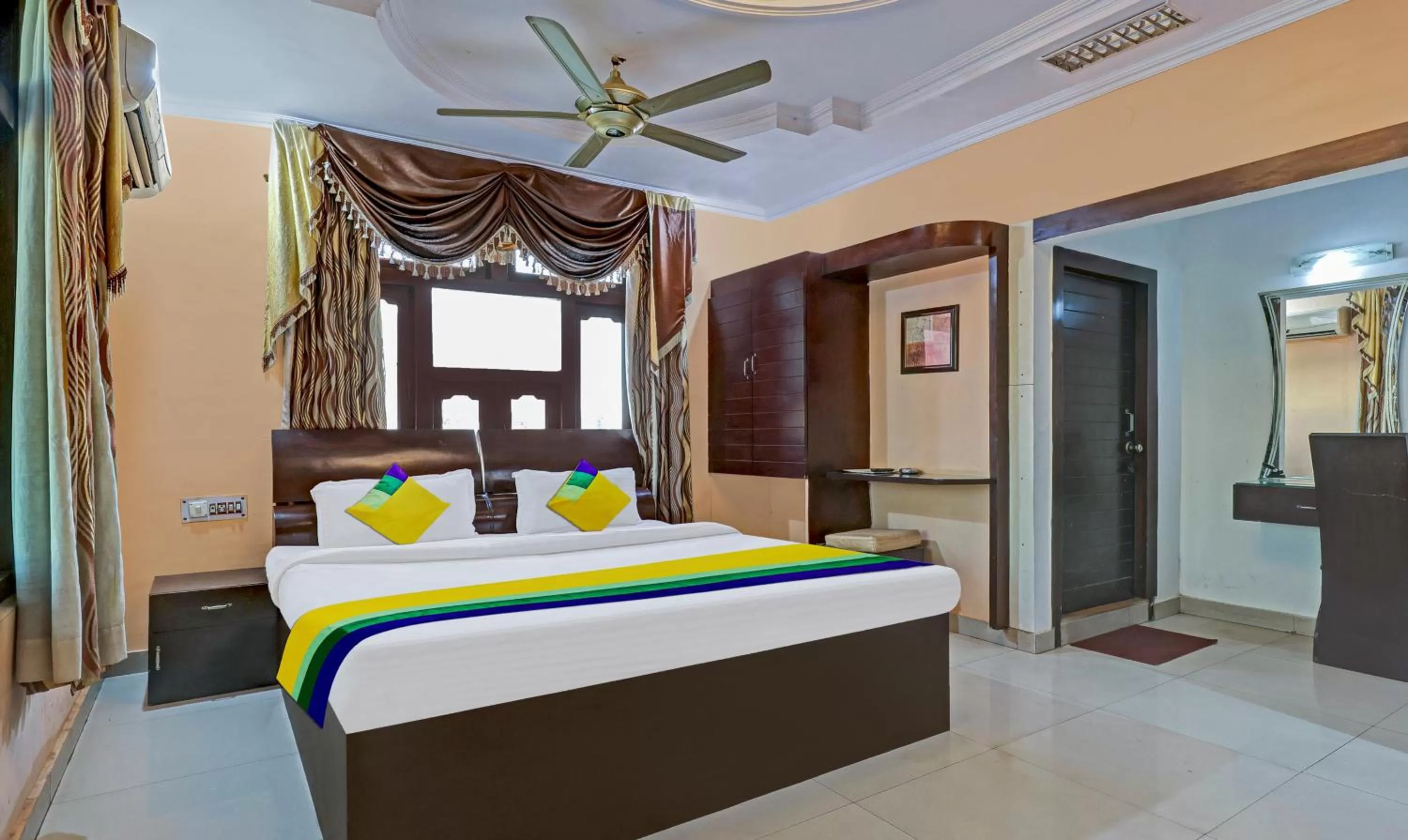 Bedroom, Bed in Itsy By Treebo - Friends