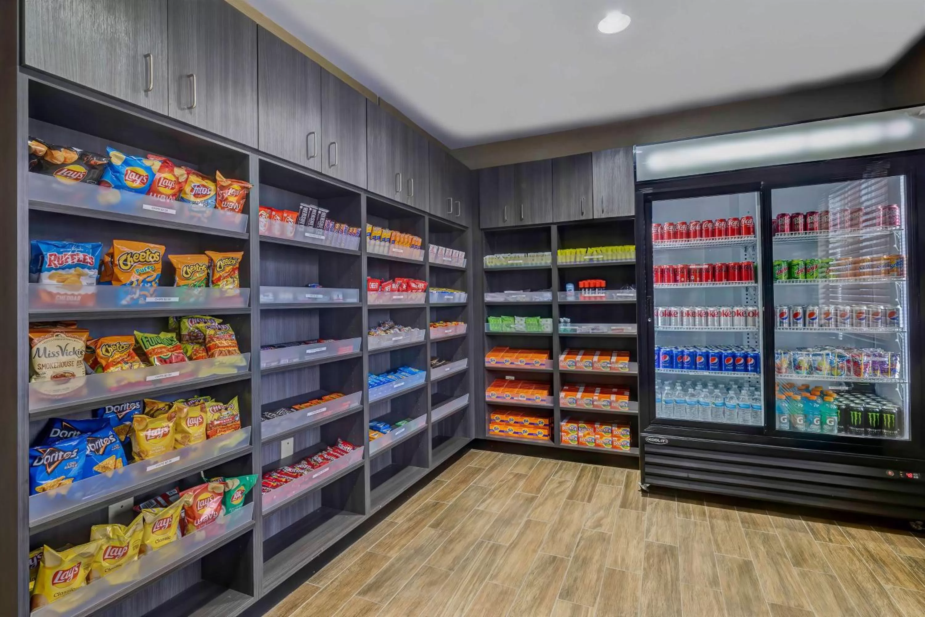 Photo of the whole room in Studio 6 Lenexa - Overland Park